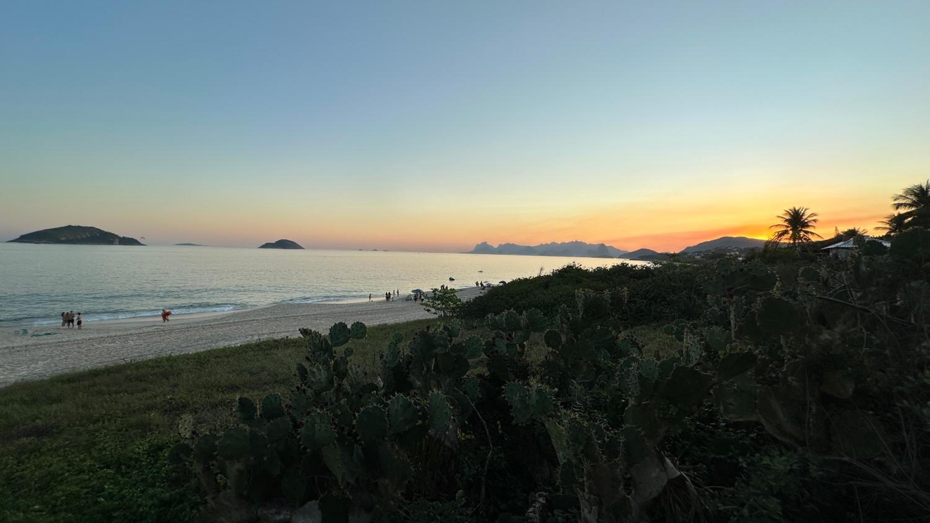 Camboinhas Loft Vista Mar, Pé na Areia, com Piscina e Churrasqueira