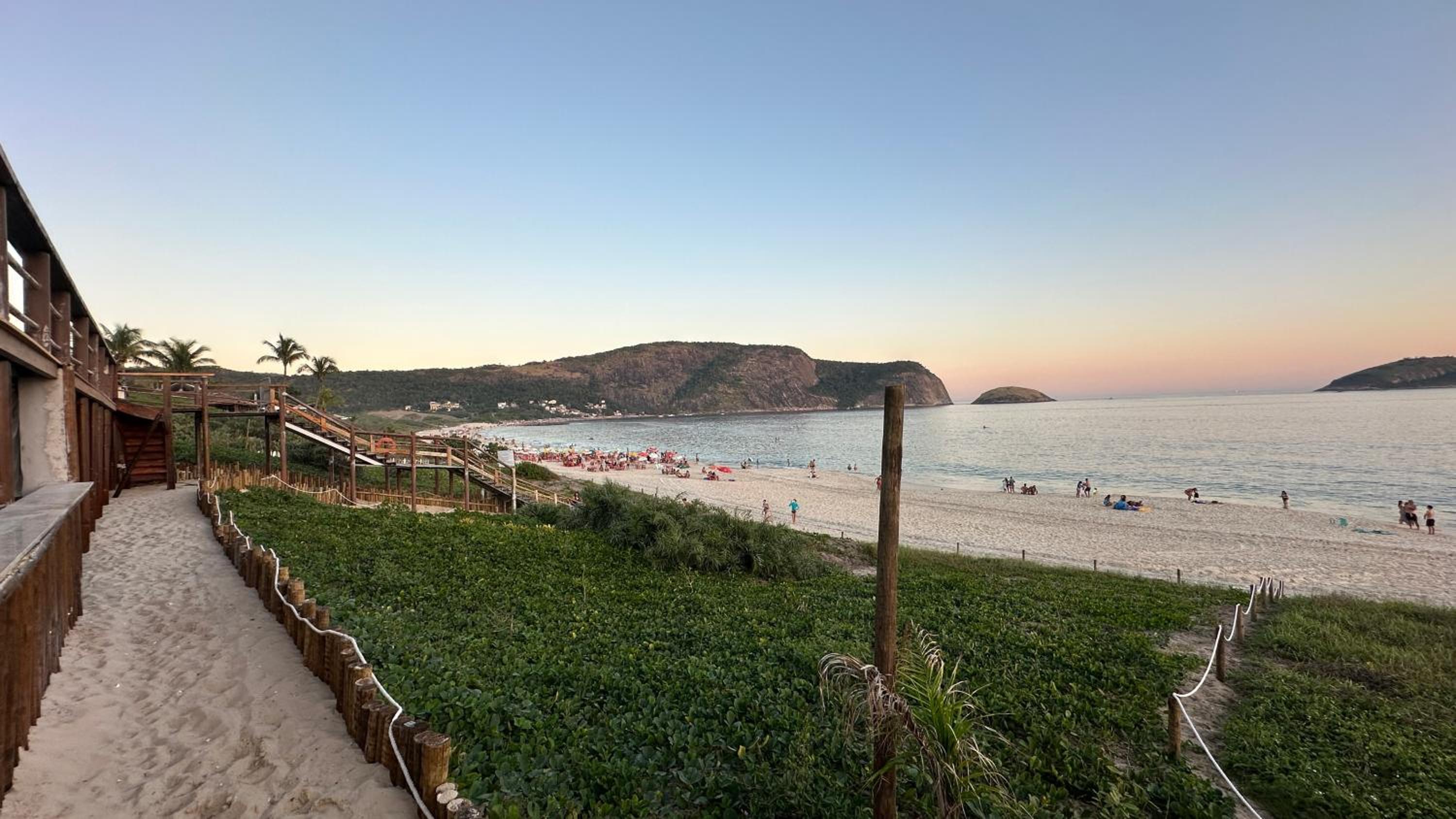 Camboinhas Loft Vista Mar, Pé na Areia, com Piscina e Churrasqueira