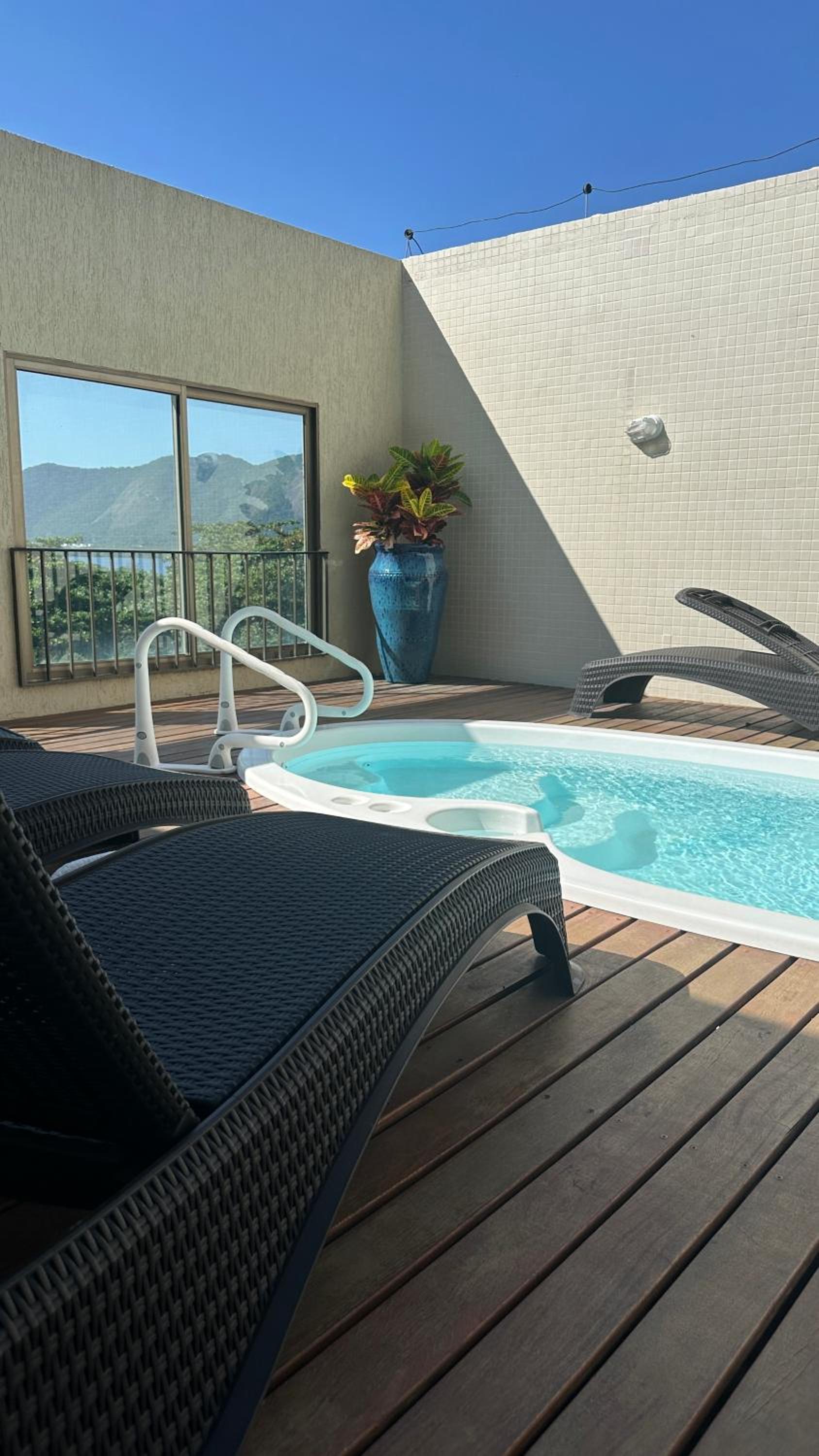 Camboinhas Loft Vista Mar, Pé na Areia, com Piscina e Churrasqueira