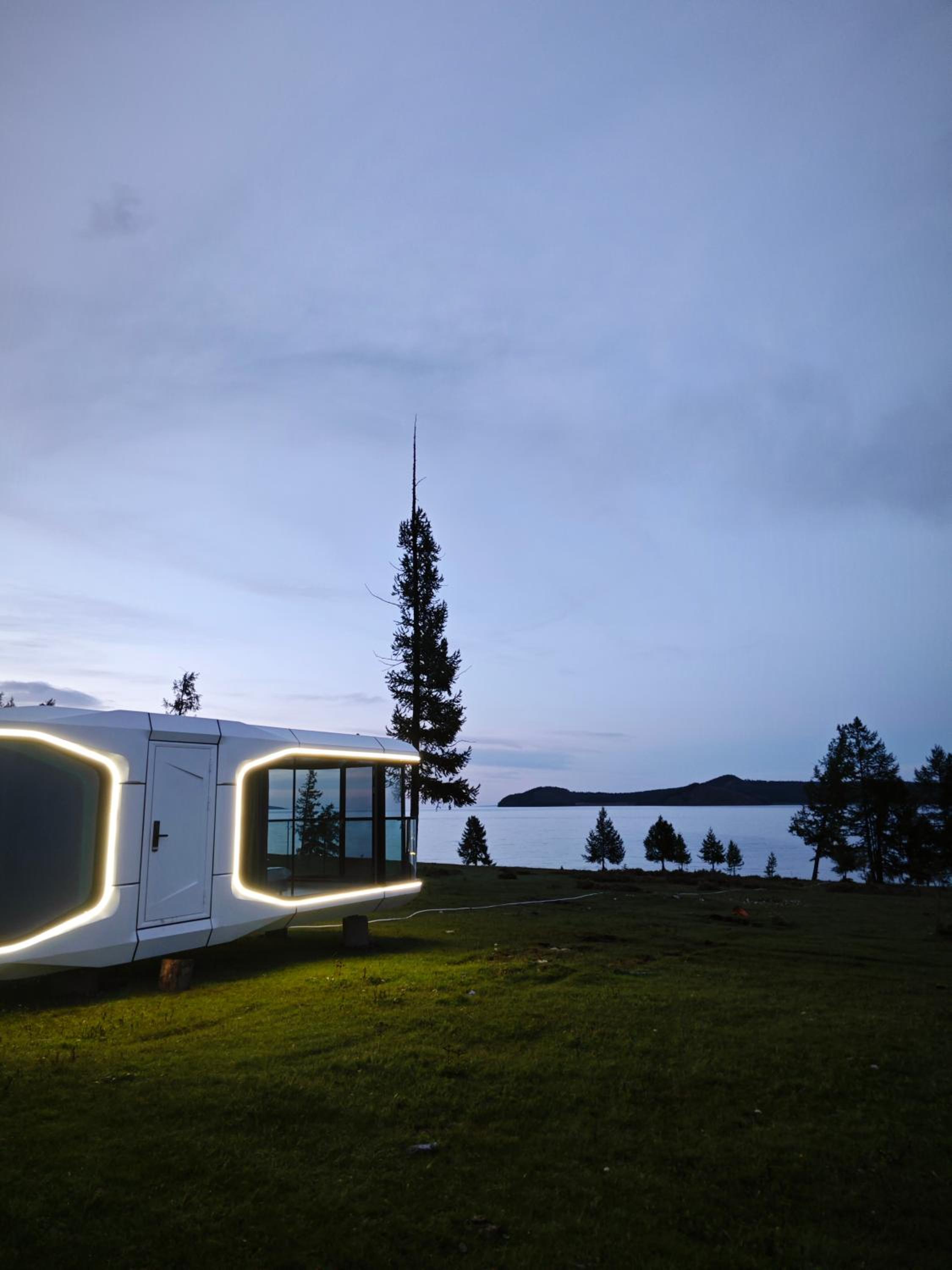 Hangarid capsule house view 2