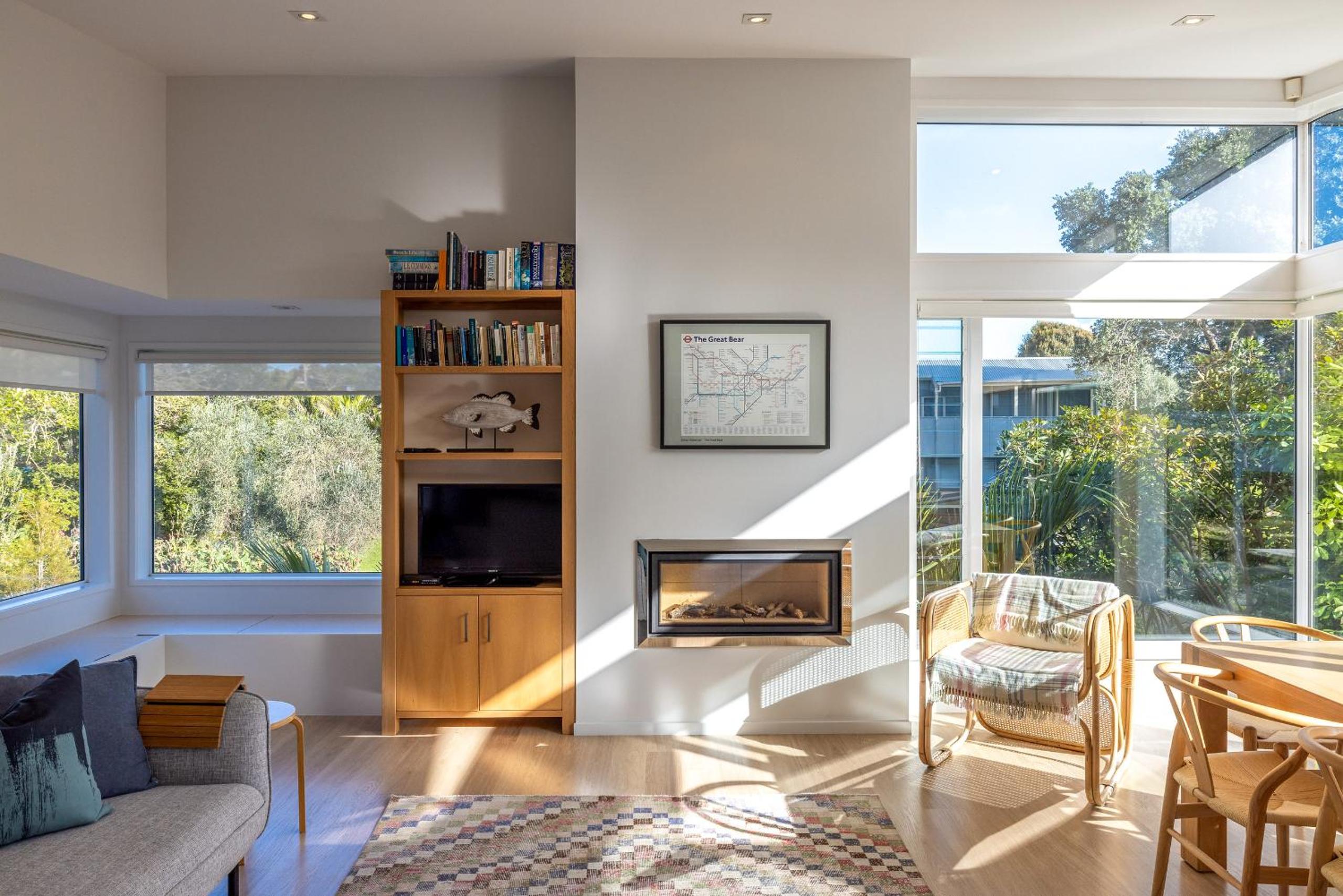 Seaviews on Second - 100 metres from Onetangi Beach! - Be My Guest Waiheke view 5