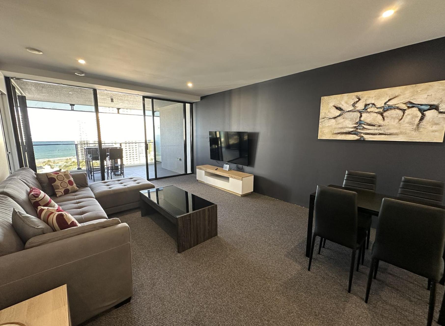 BeachView Surfers 2BD Apartment Lux
