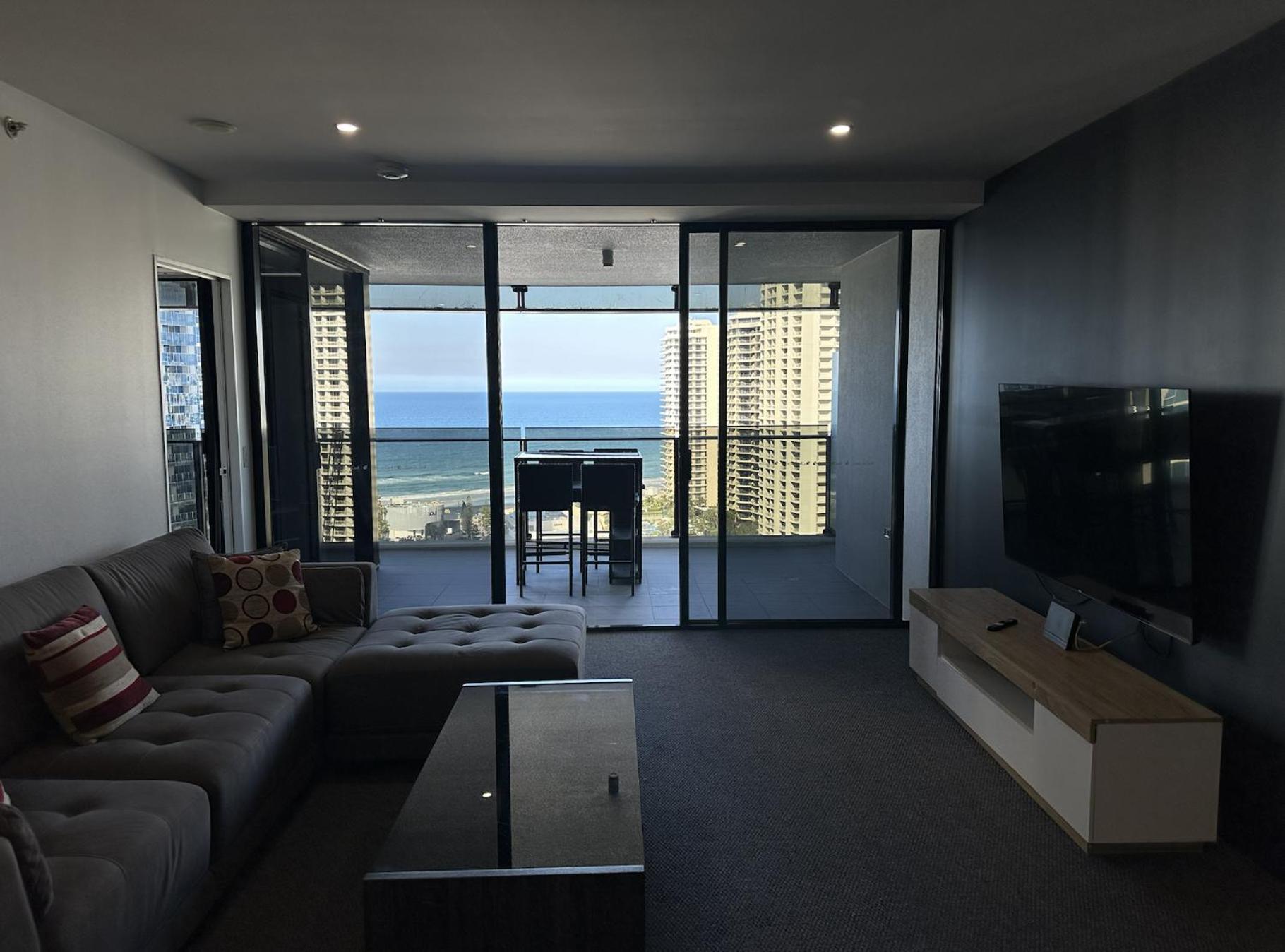 BeachView Surfers 2BD Apartment Lux