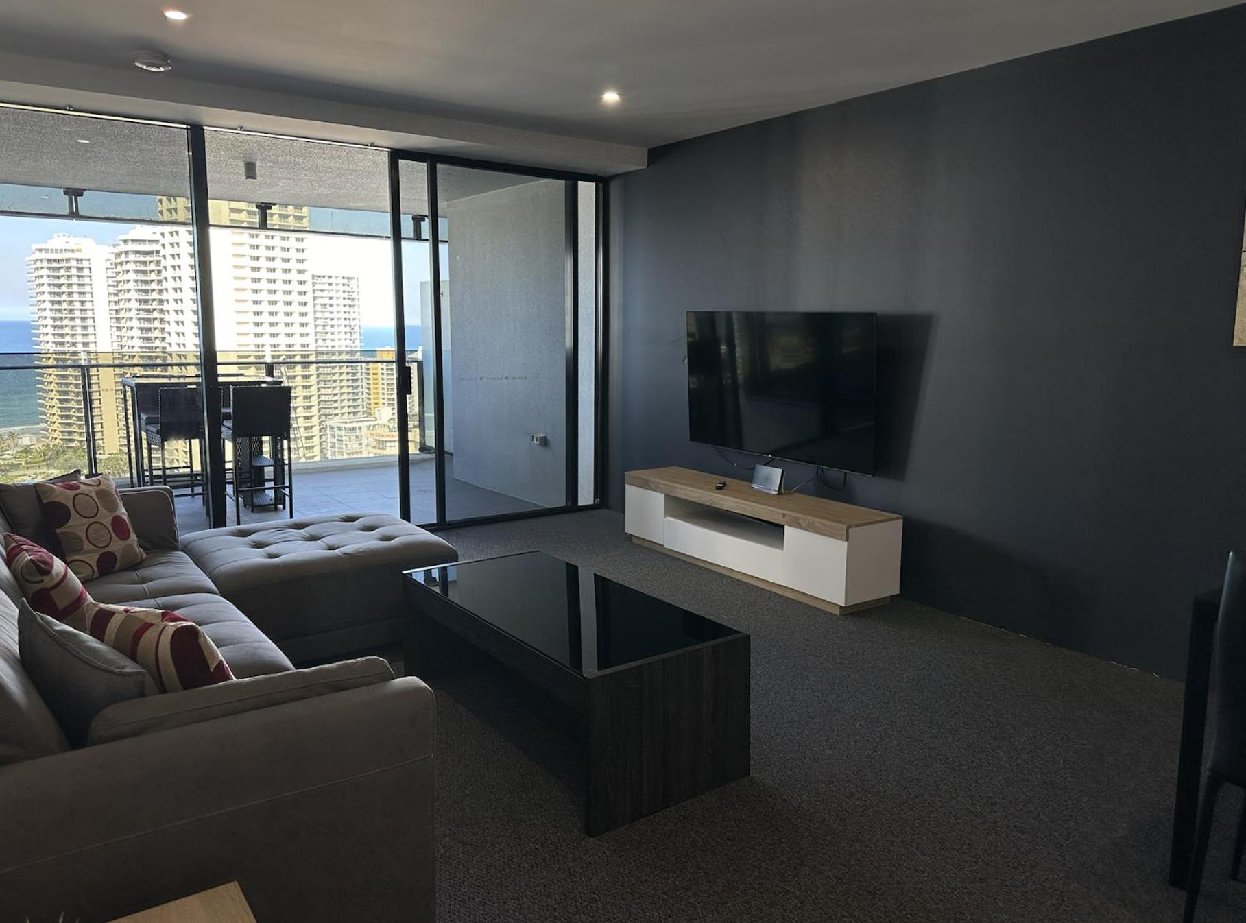 BeachView Surfers 2BD Apartment Lux
