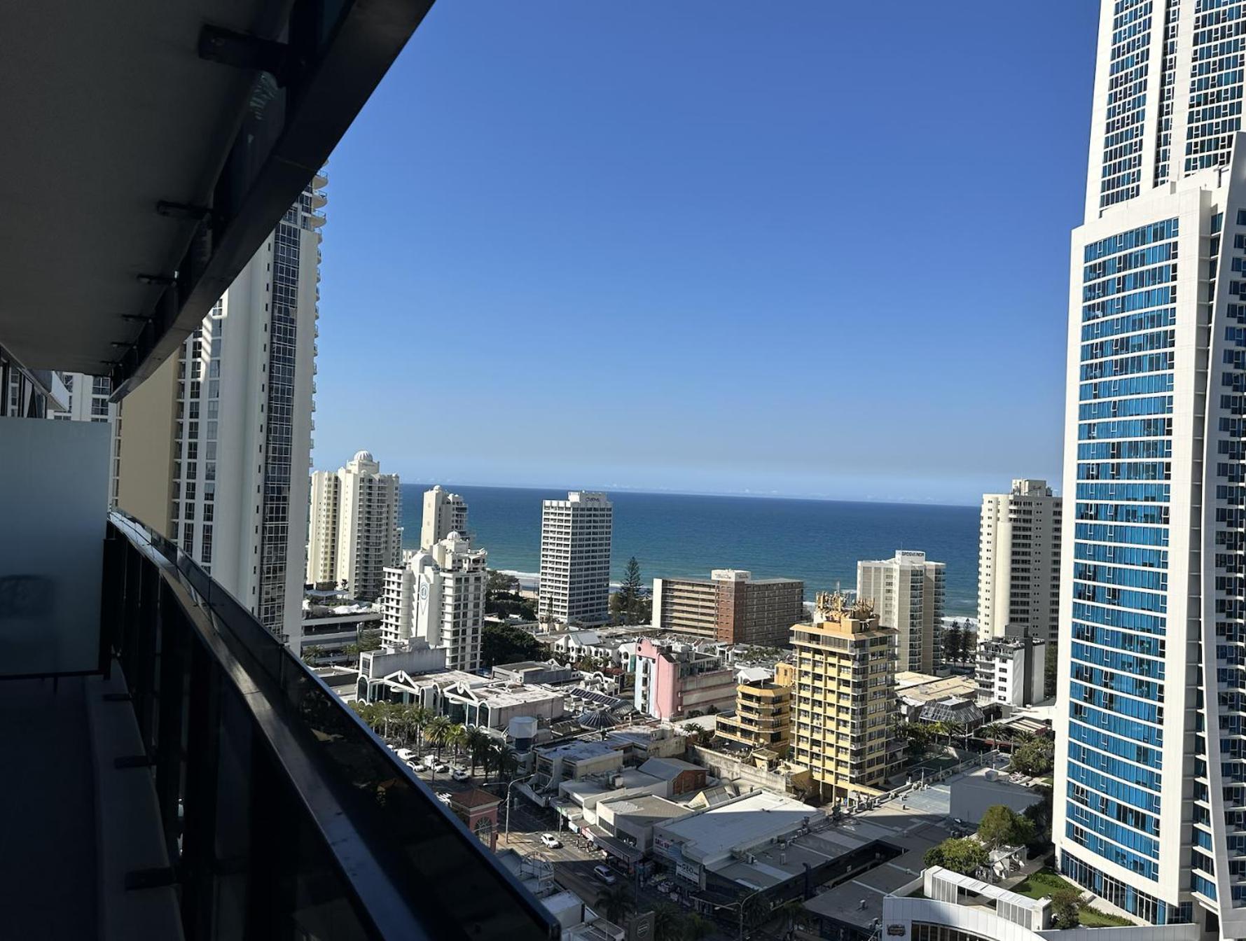 BeachView Surfers 2BD Apartment Lux