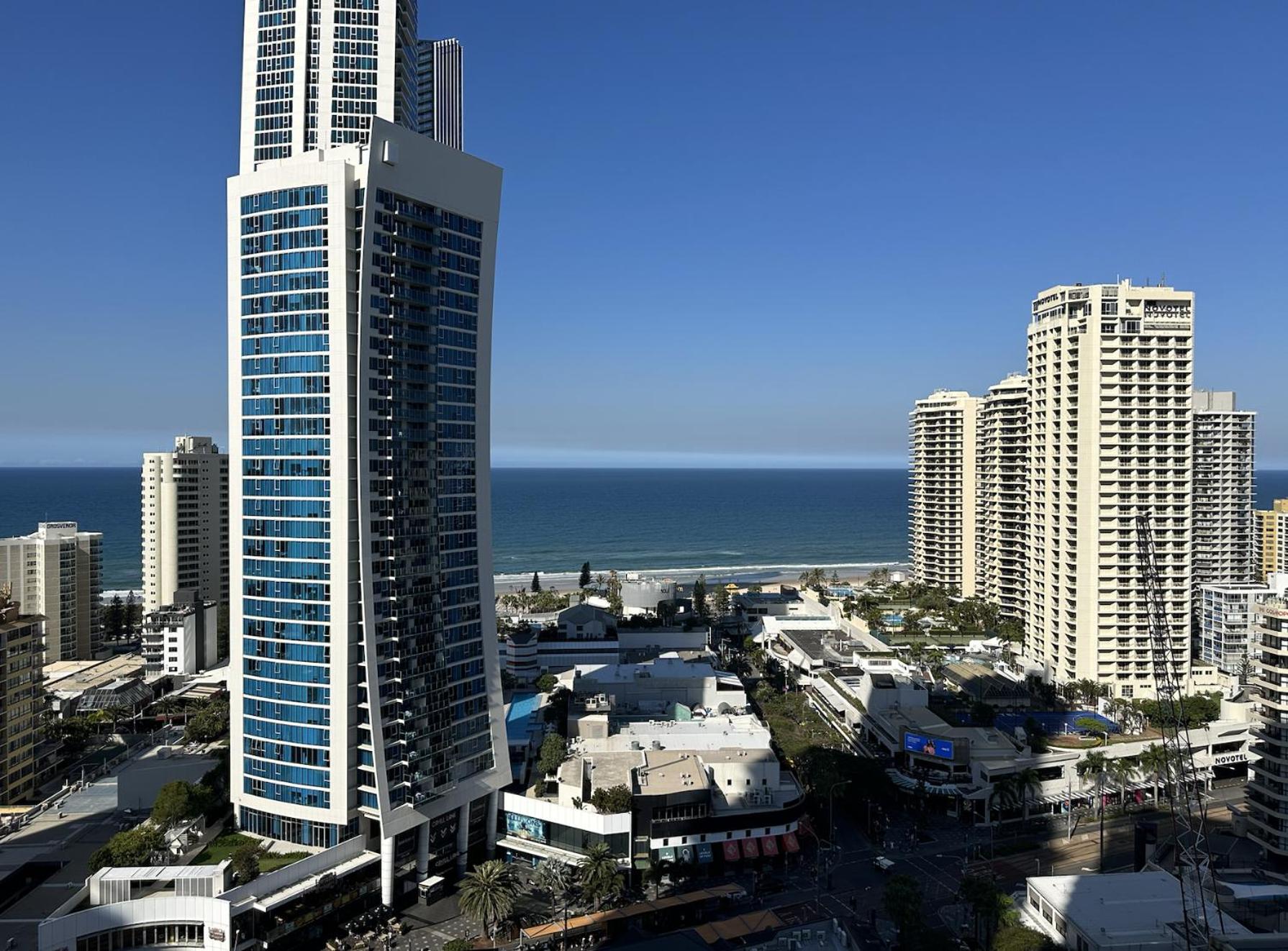 BeachView Surfers 2BD Apartment Lux