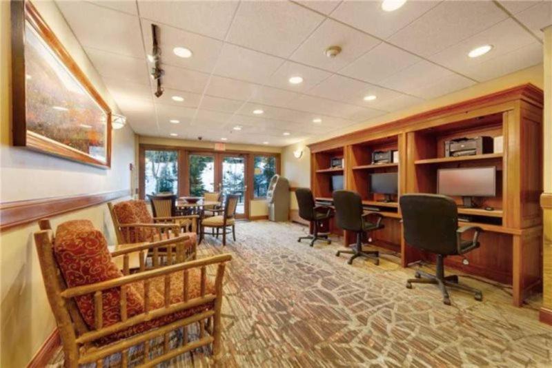 Ski In, Ski Out Studio Condo In The Heart Of Lionshead Village With Hot Tub And Pool Access