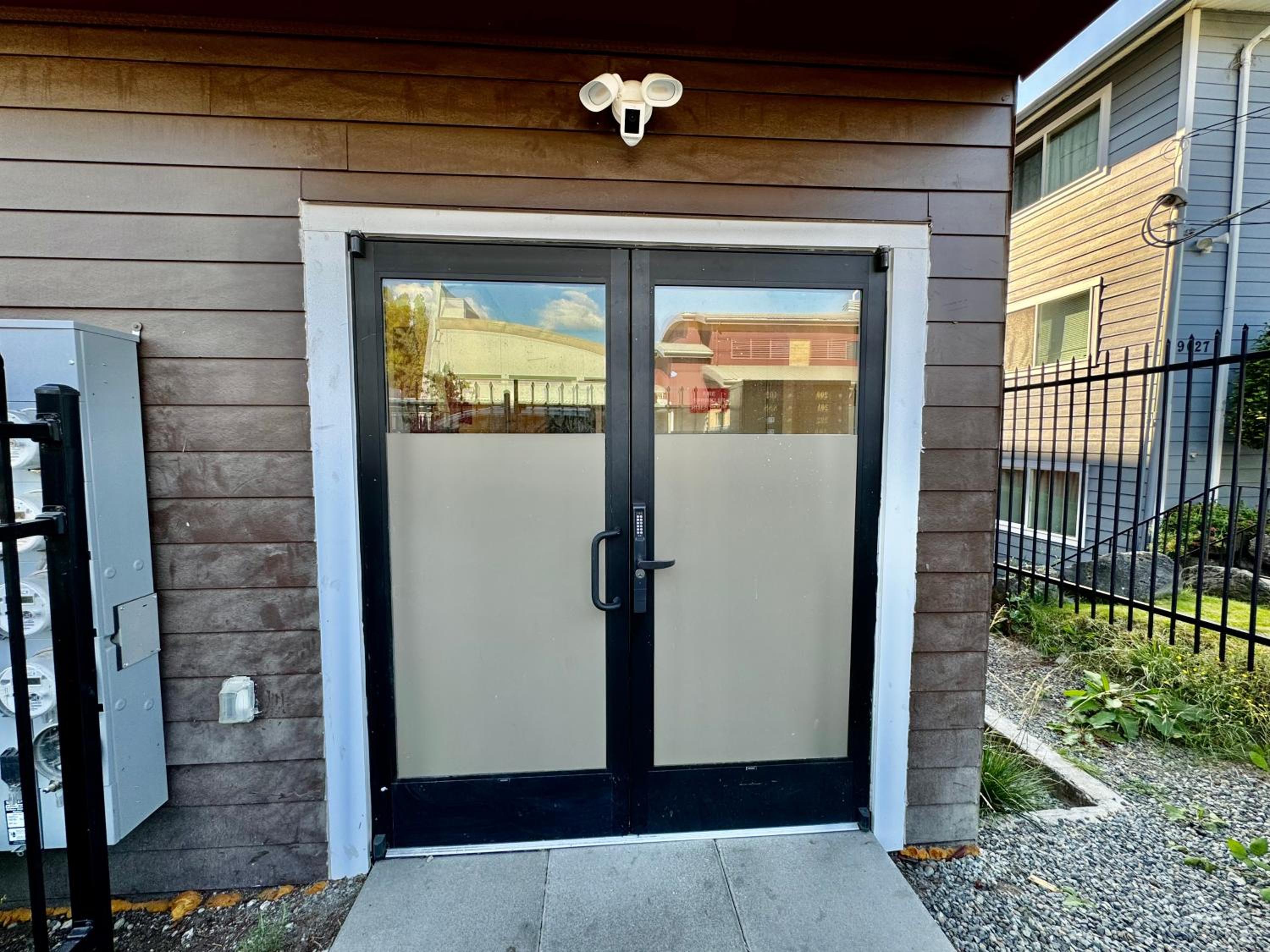 Brand new Apartment with Extra Sofa Bed, air conditioning, 15 mins to Alki Beach and Downtown Seattle and 19 mins to SeaTac Airport view 3