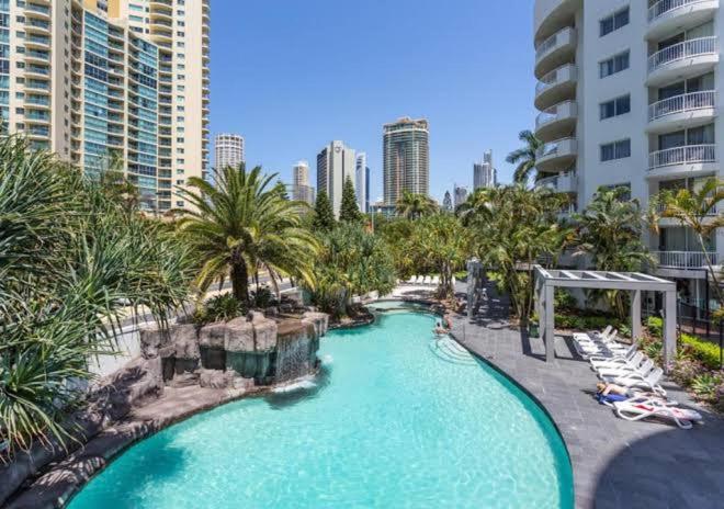 Surfers Paradise - Huge Family Apartment