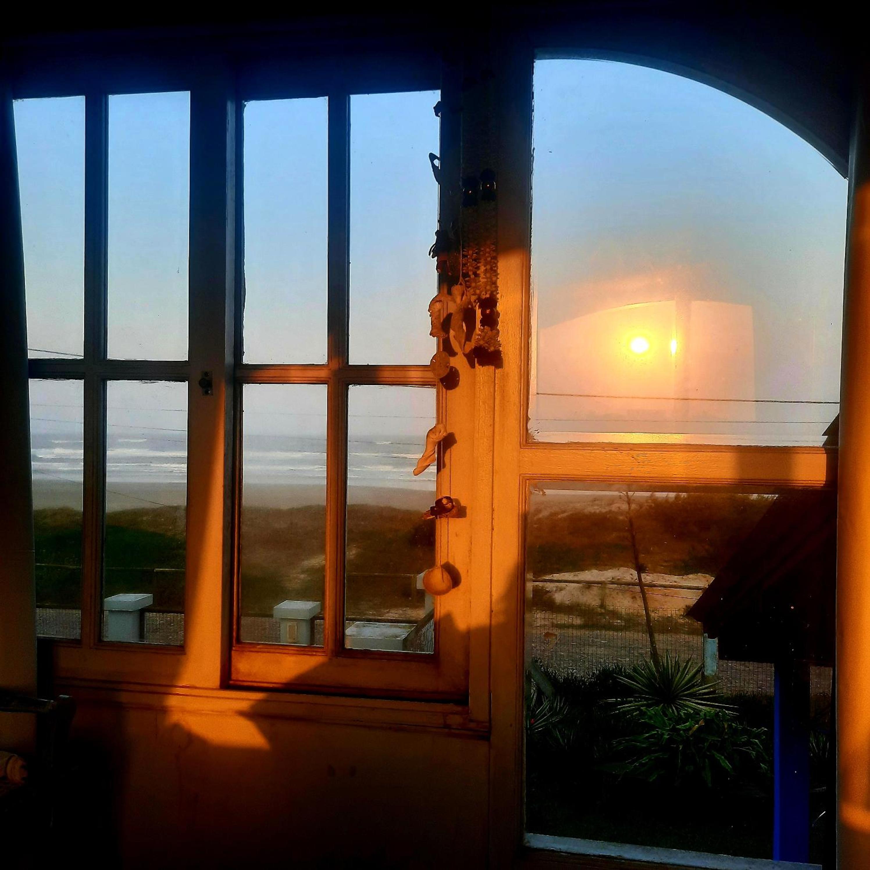 Casa beiramar, vista mar e pinheiros, pé na areia
