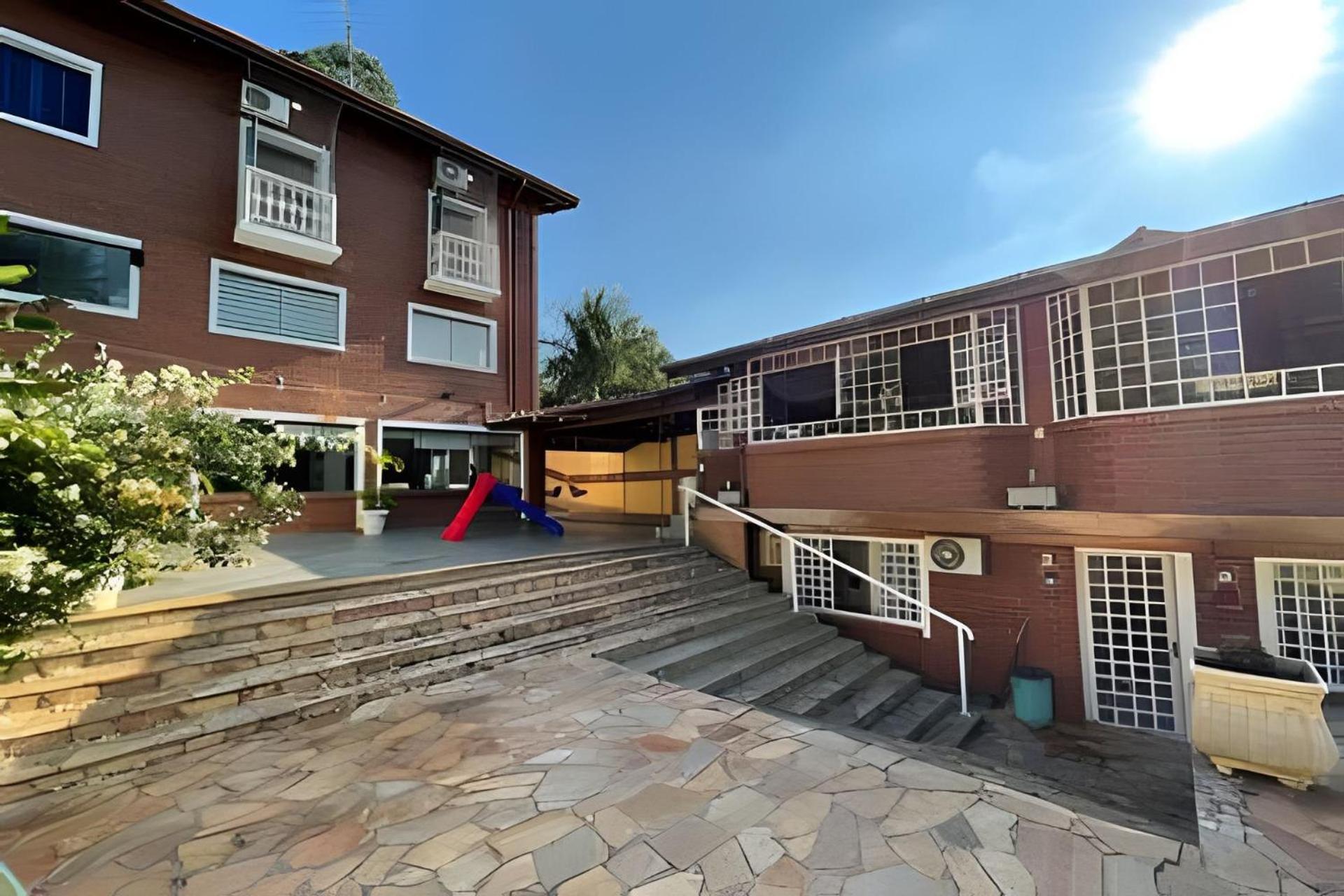 Casa Espaçosa e Tranquila - Granja Viana