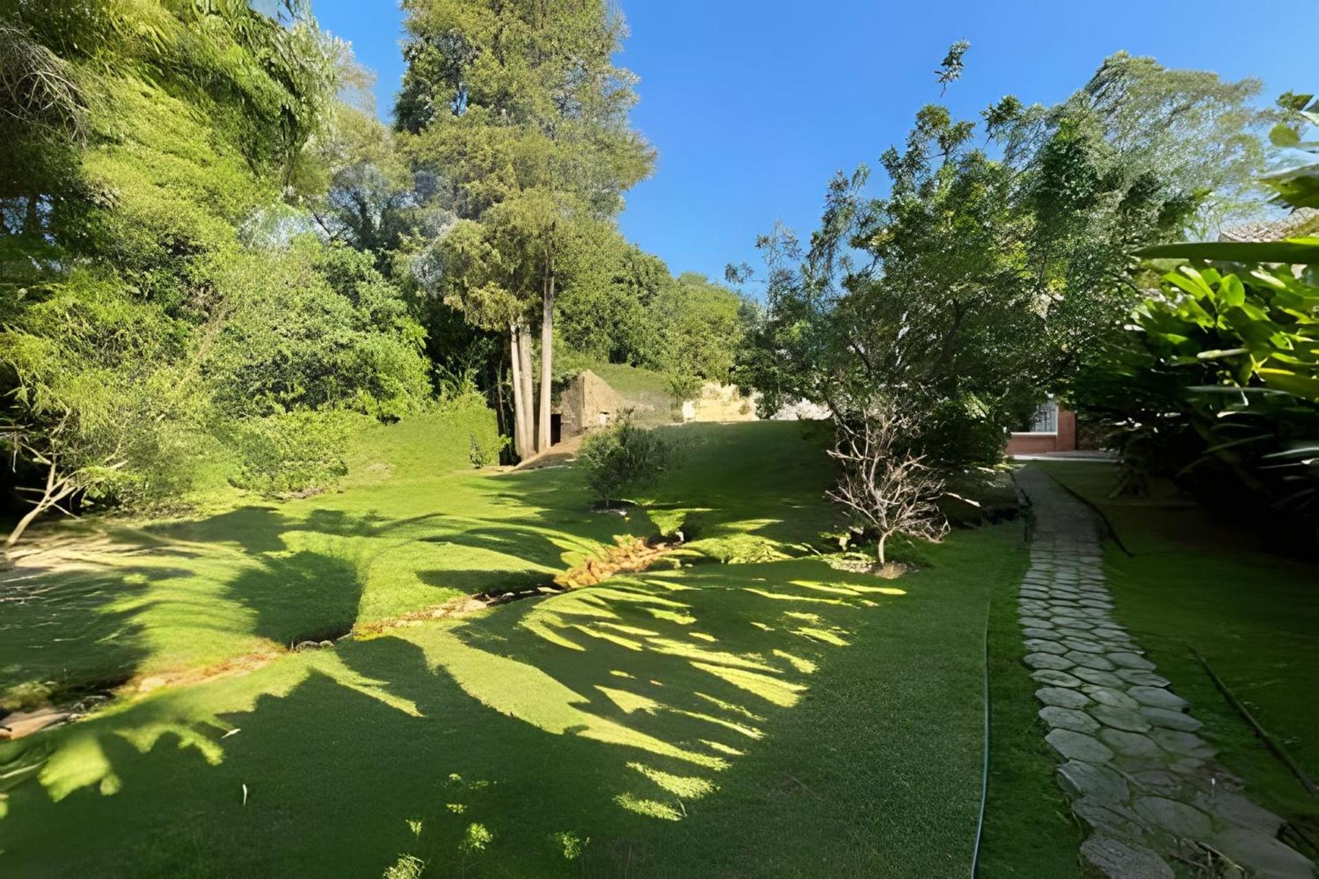 Casa Espaçosa e Tranquila - Granja Viana