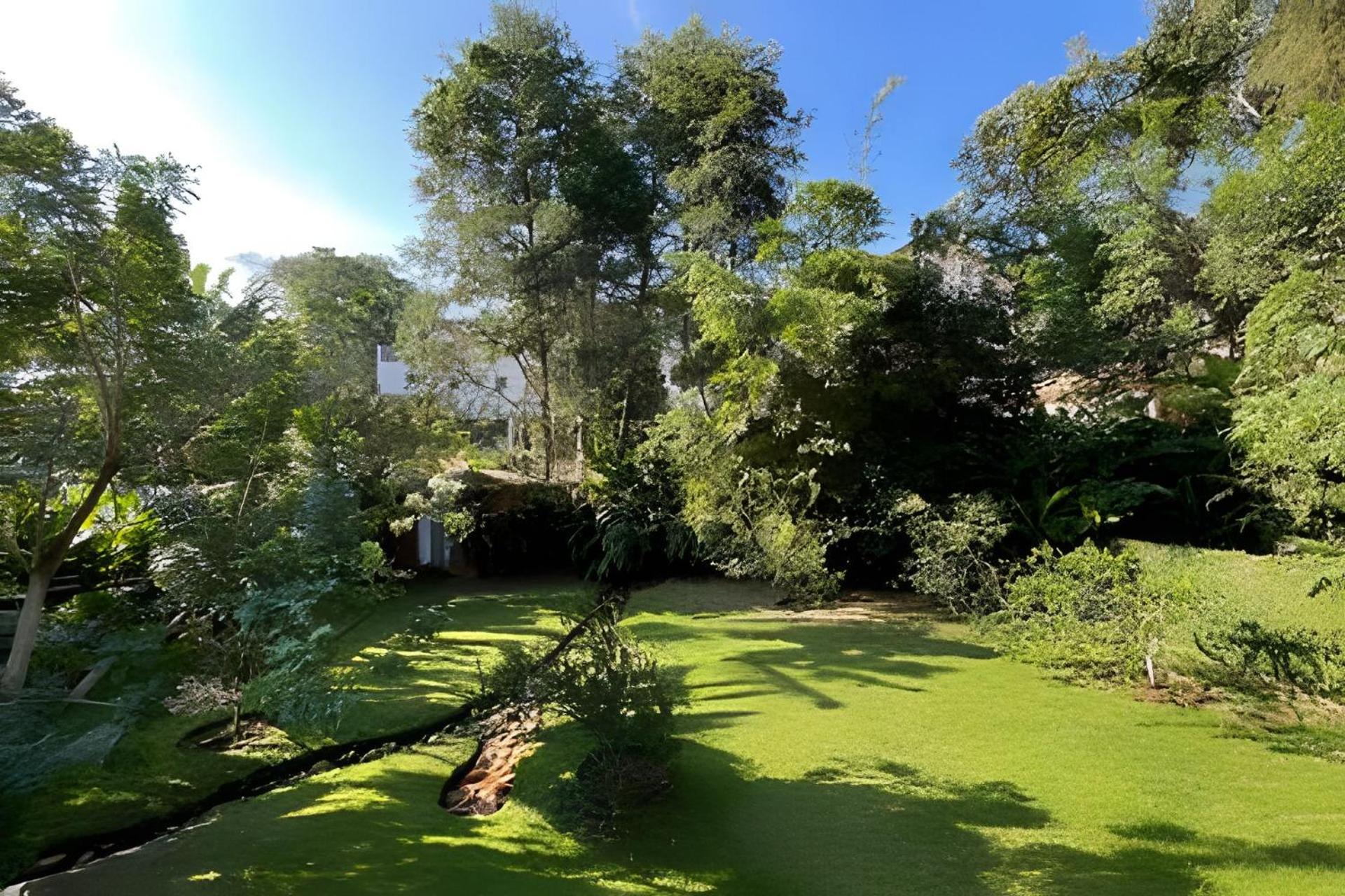 Casa Espaçosa e Tranquila - Granja Viana