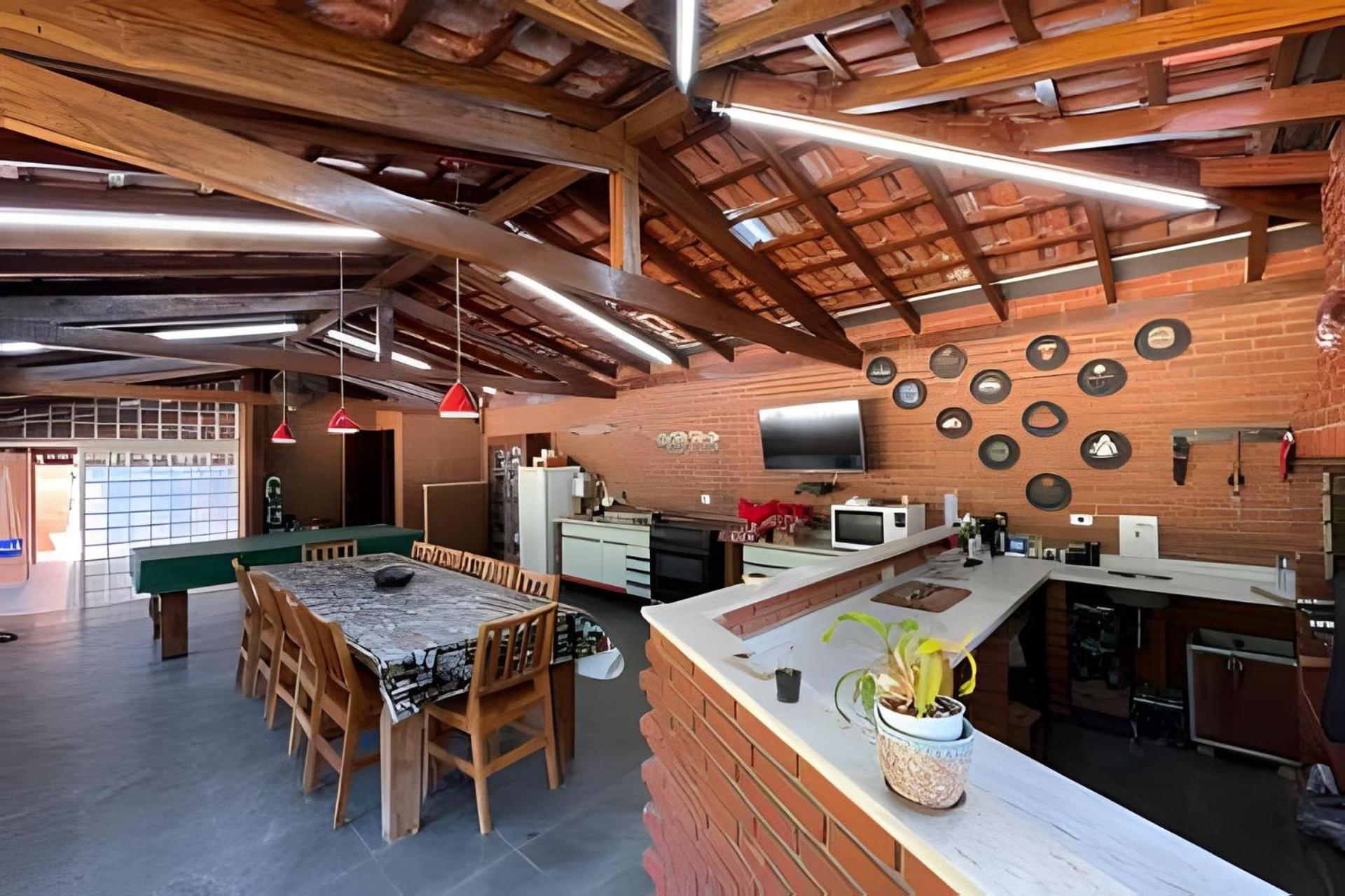 Casa Espaçosa e Tranquila - Granja Viana
