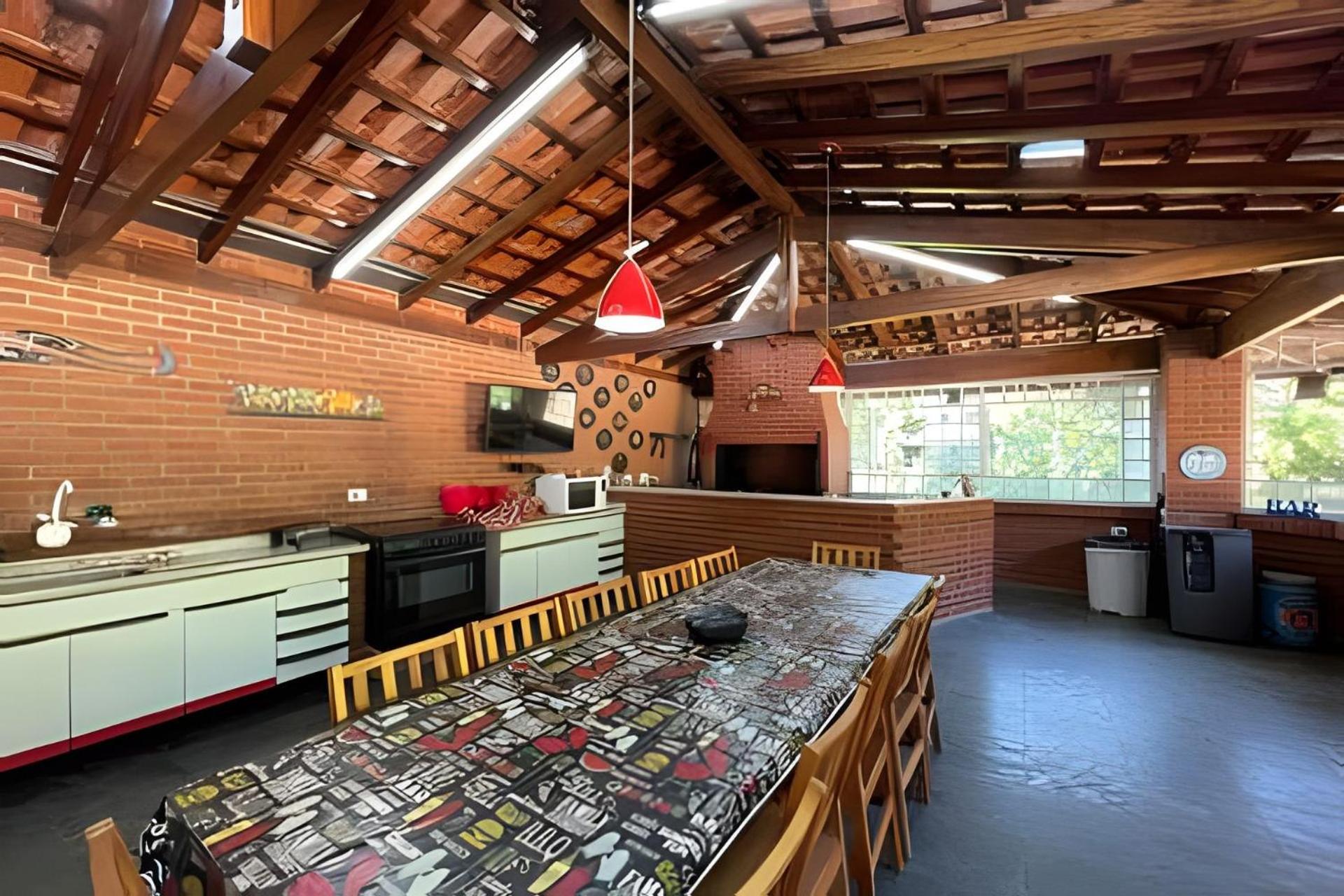 Casa Espaçosa e Tranquila - Granja Viana