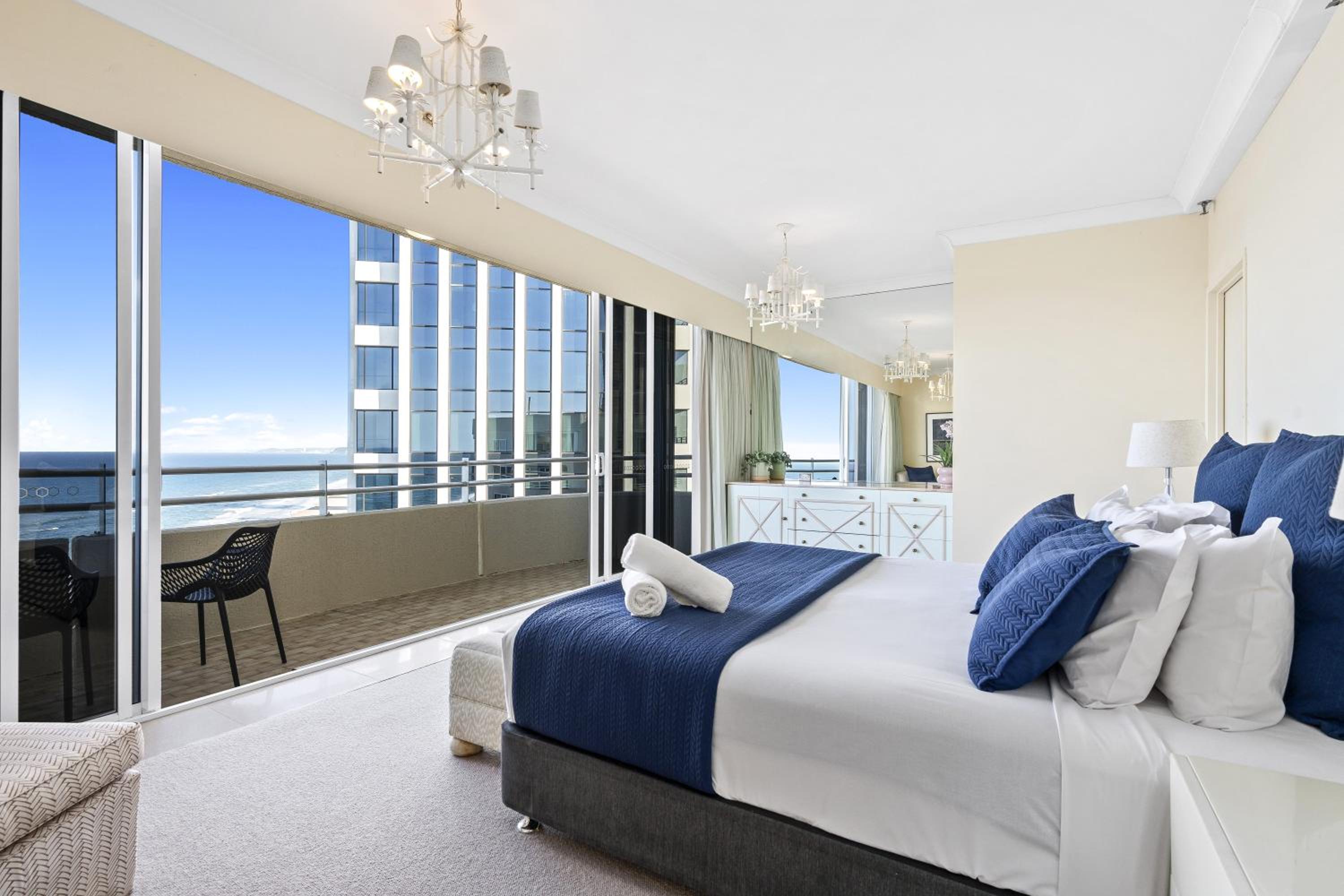 Zenith Apartments - Q Stay