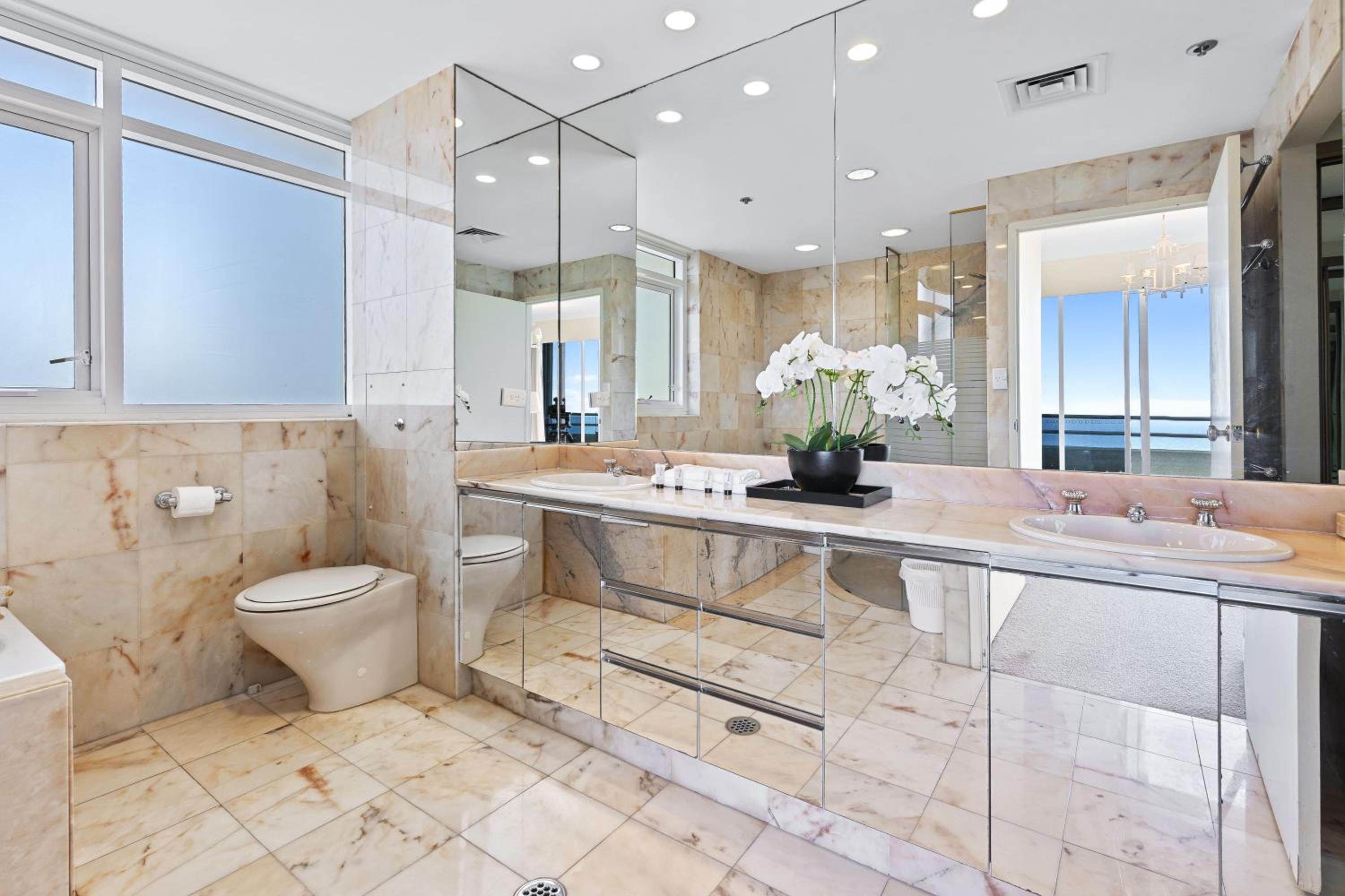 Zenith Apartments - Q Stay