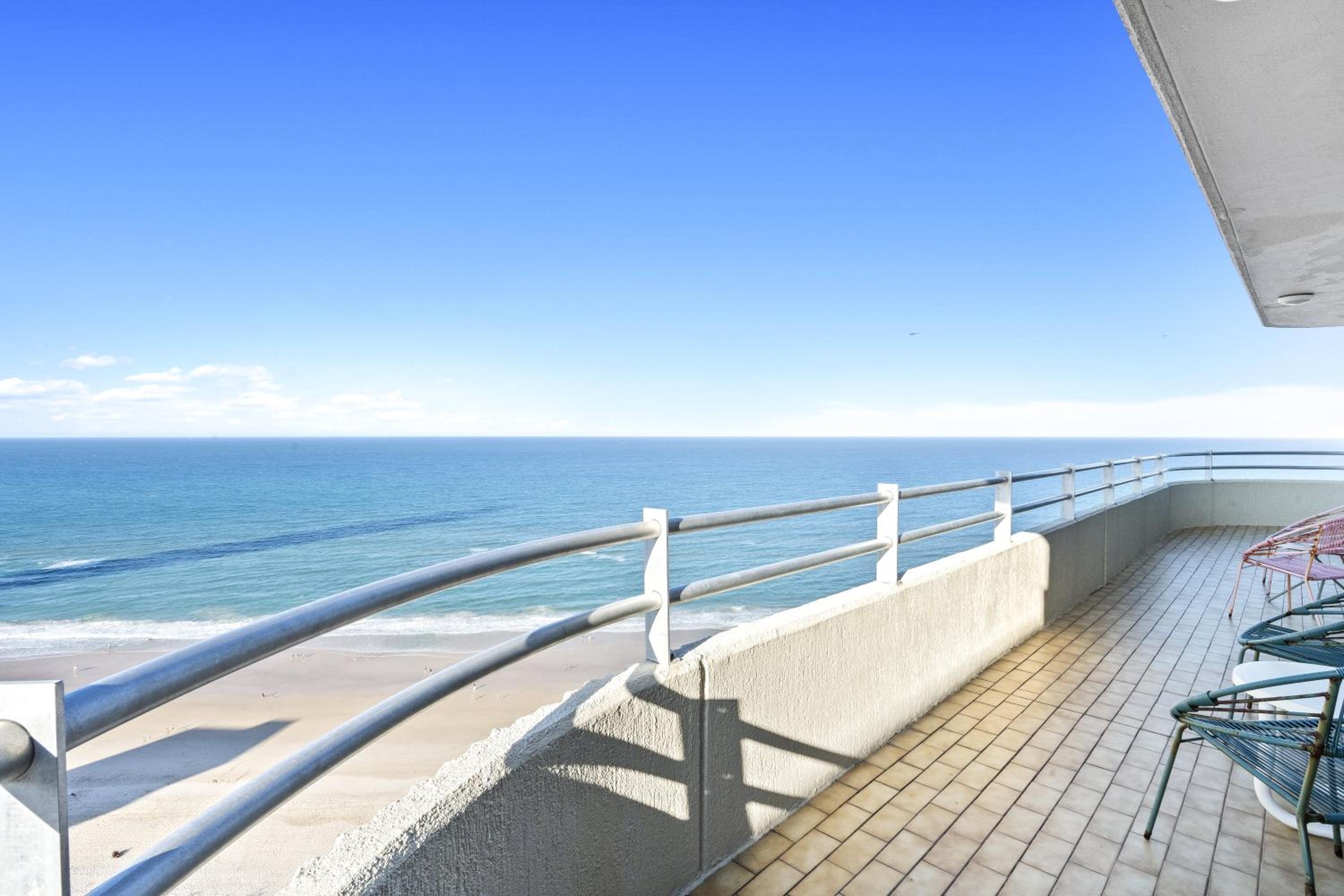 Zenith Apartments - Q Stay