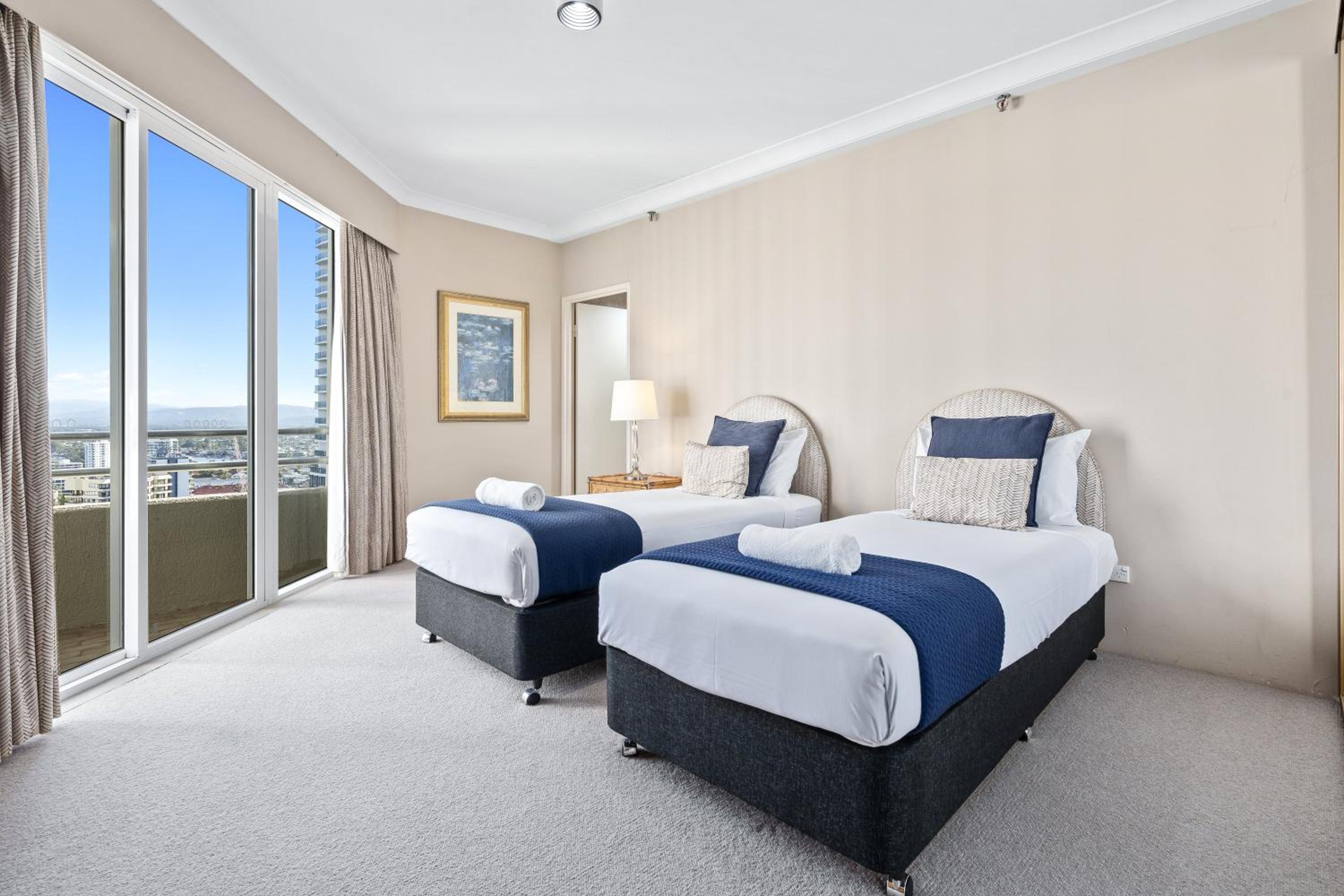 Zenith Apartments - Q Stay