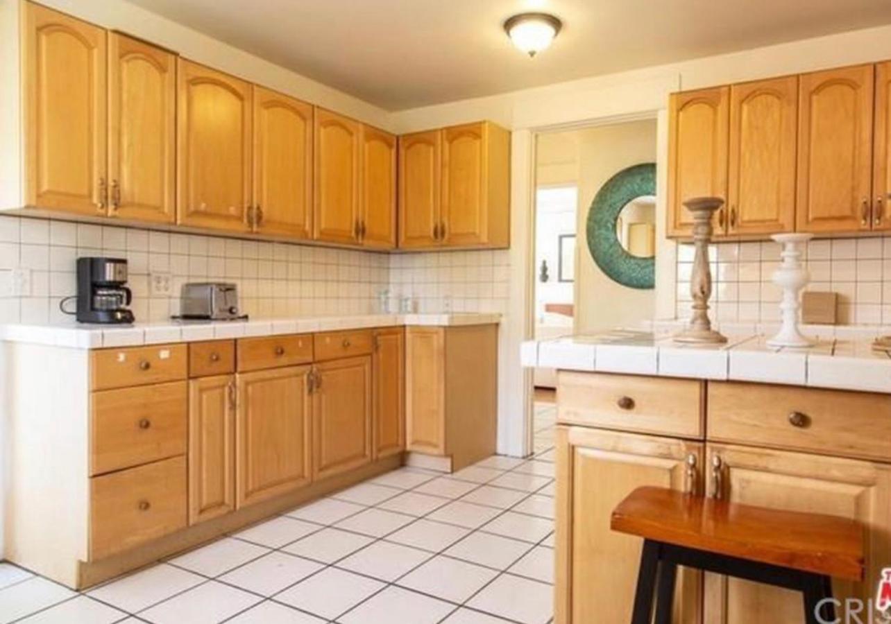 Spacious Chic 5 Bedroom Perfect for Large Group With parking