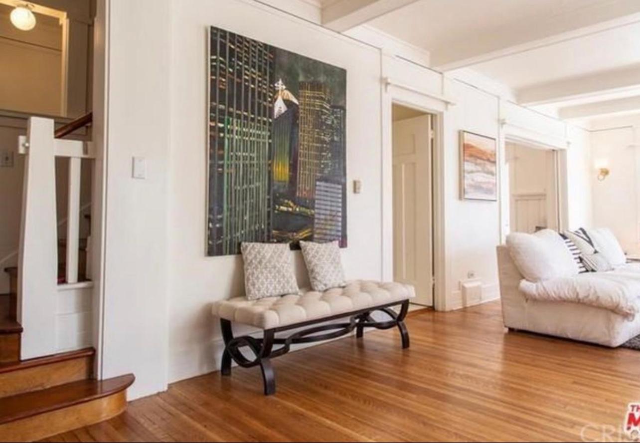 Spacious Chic 5 Bedroom Perfect for Large Group With parking