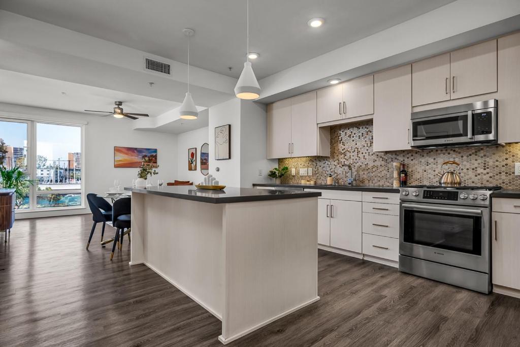Marina Del Rey Apartment with All Amenties!
