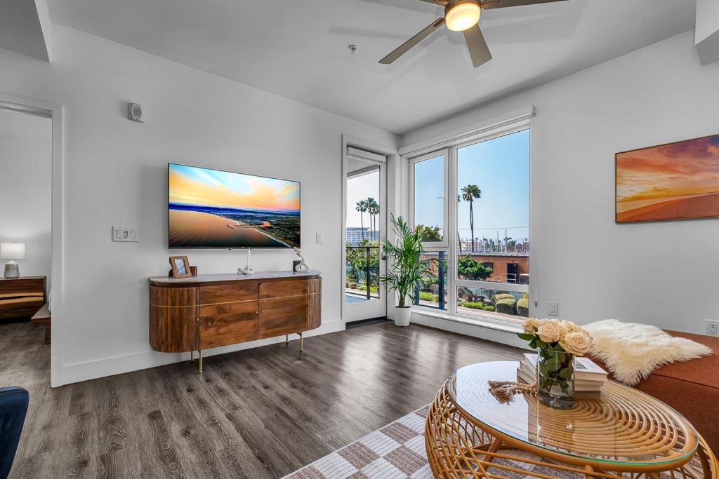 Marina Del Rey Apartment with All Amenties!