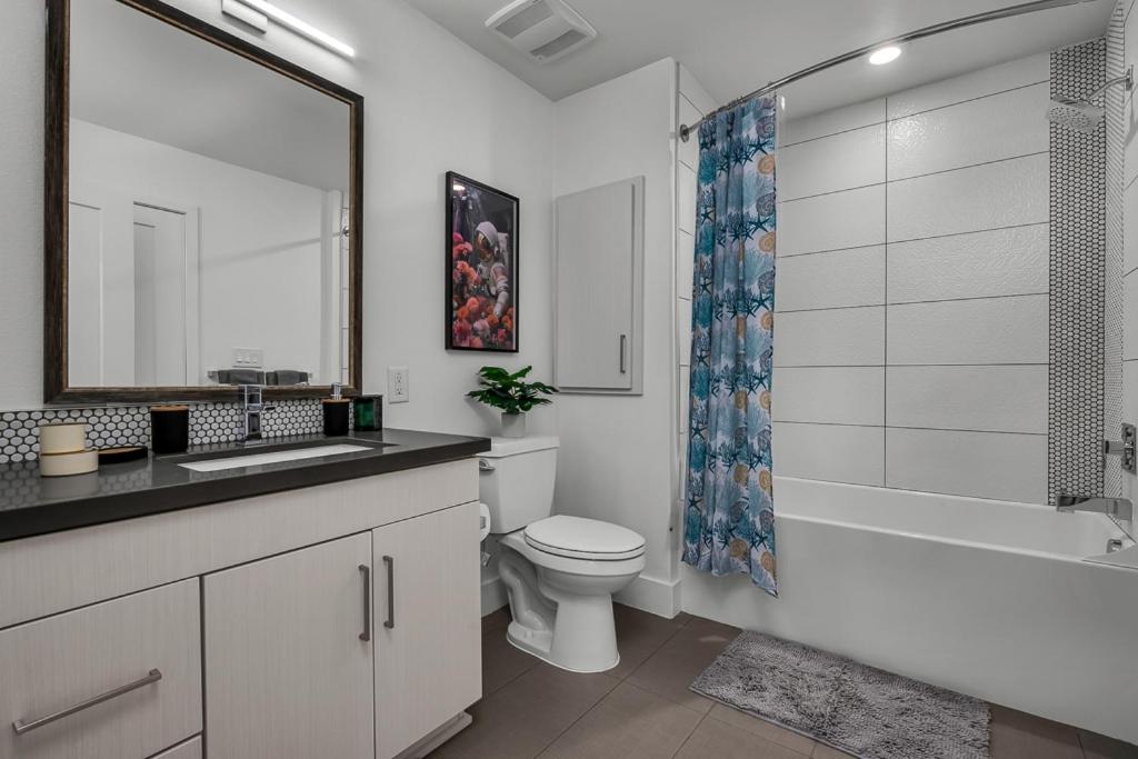Marina Del Rey Apartment with All Amenties!