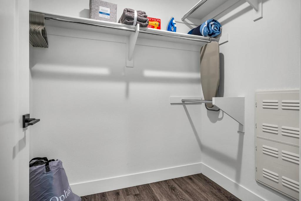 Marina Del Rey Apartment with All Amenties!