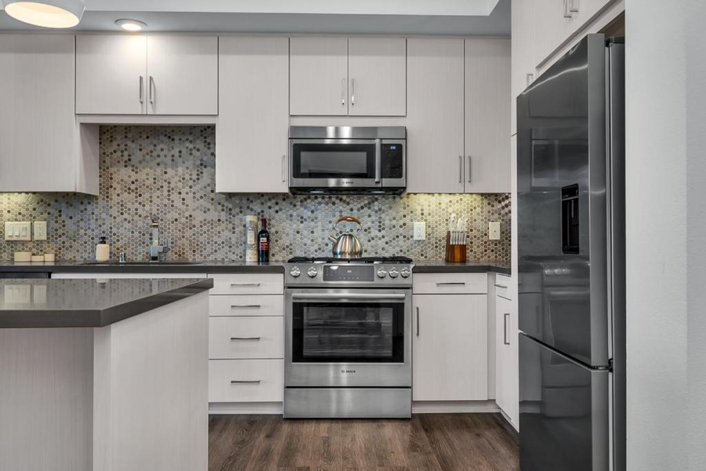 Marina Del Rey Apartment with All Amenties!