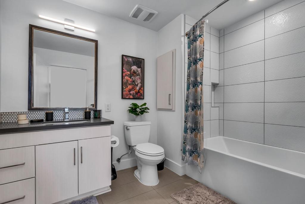 Marina Del Rey Apartment with All Amenties!