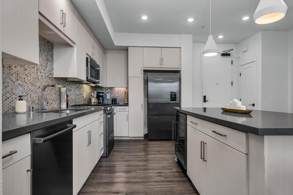 Marina Del Rey Apartment with All Amenties!