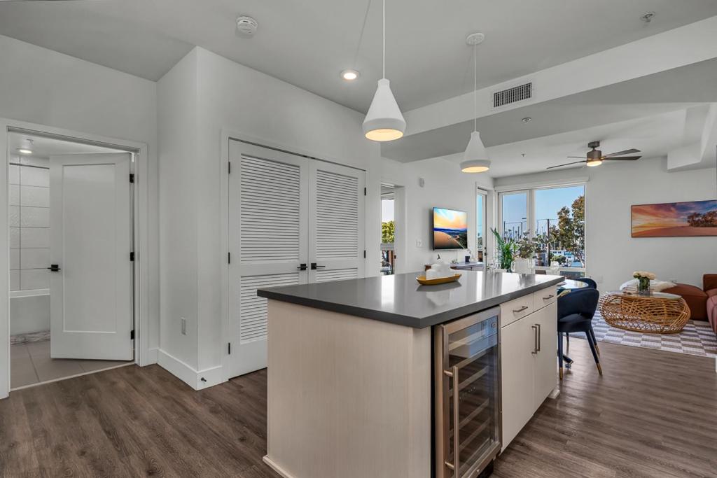 Marina Del Rey Apartment with All Amenties!