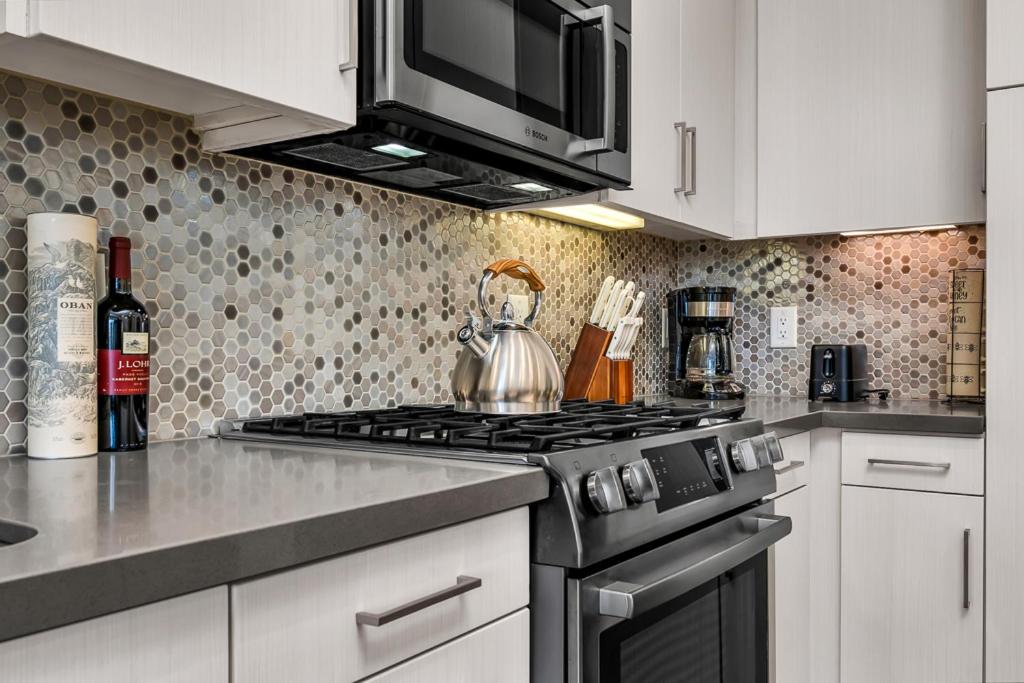 Marina Del Rey Apartment with All Amenties!
