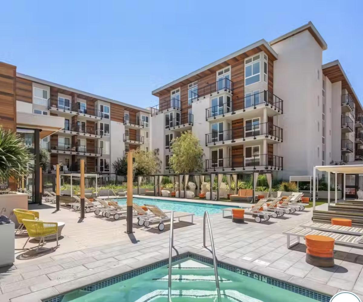 Marina Del Rey Apartment with All Amenties!