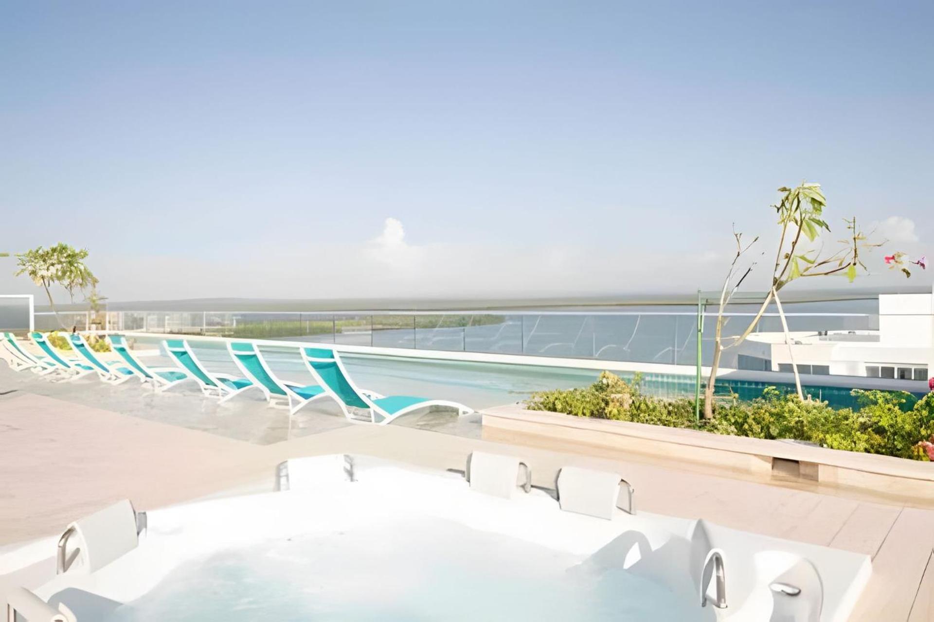 Luxury 2BR Jacuzzi Sea View 14th Floor