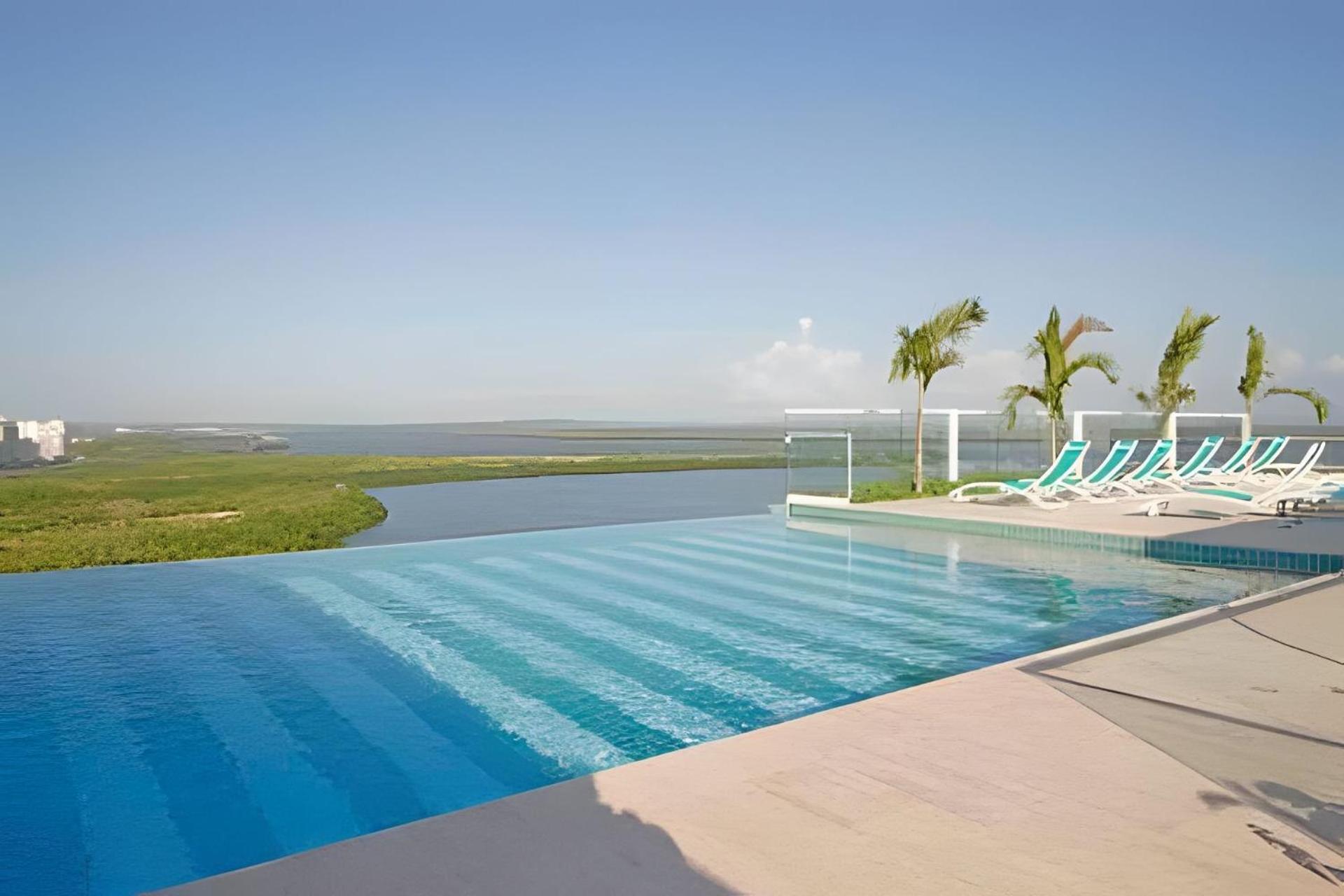 Luxury 2BR Jacuzzi Sea View 14th Floor