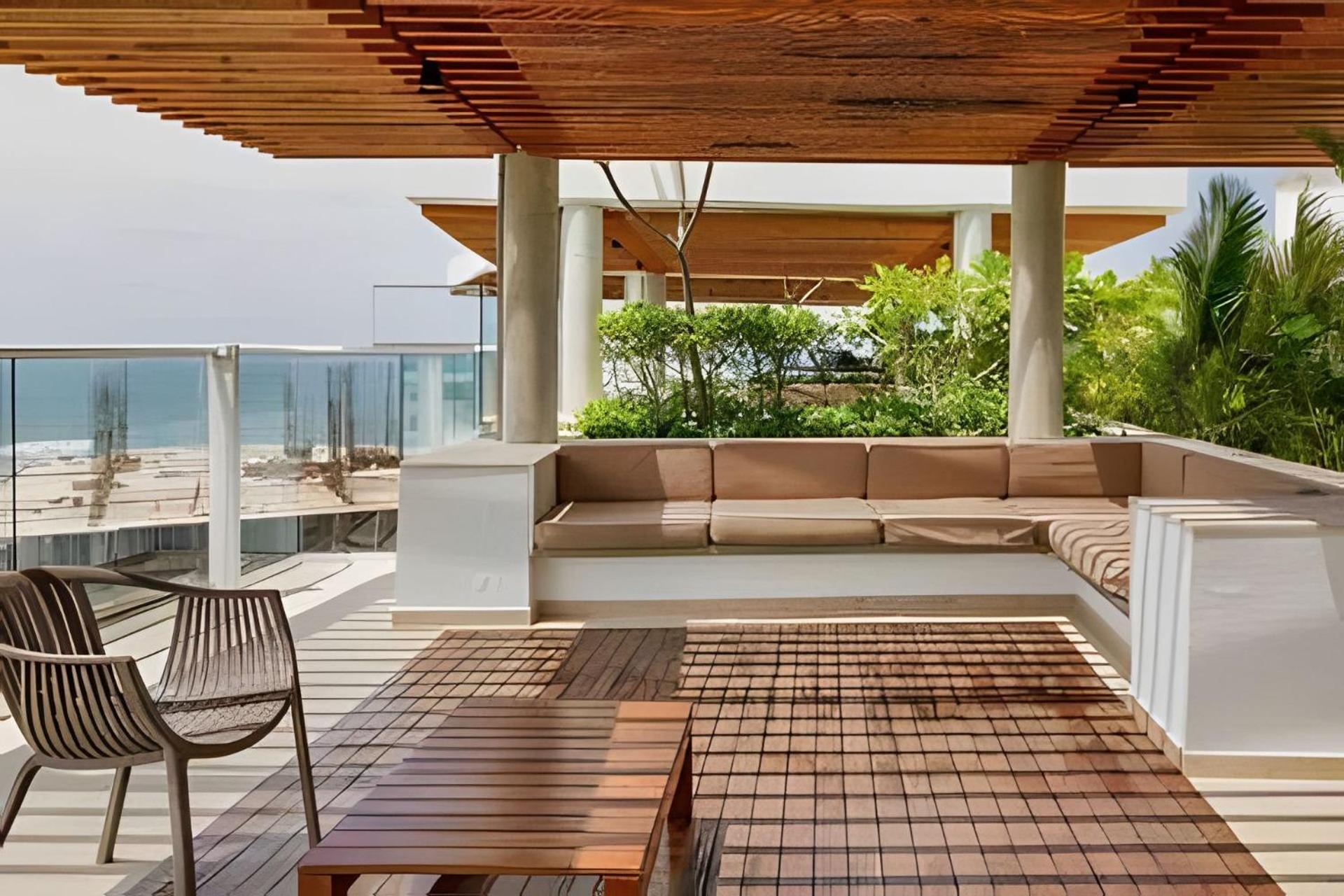 Luxury 2BR Jacuzzi Sea View 14th Floor