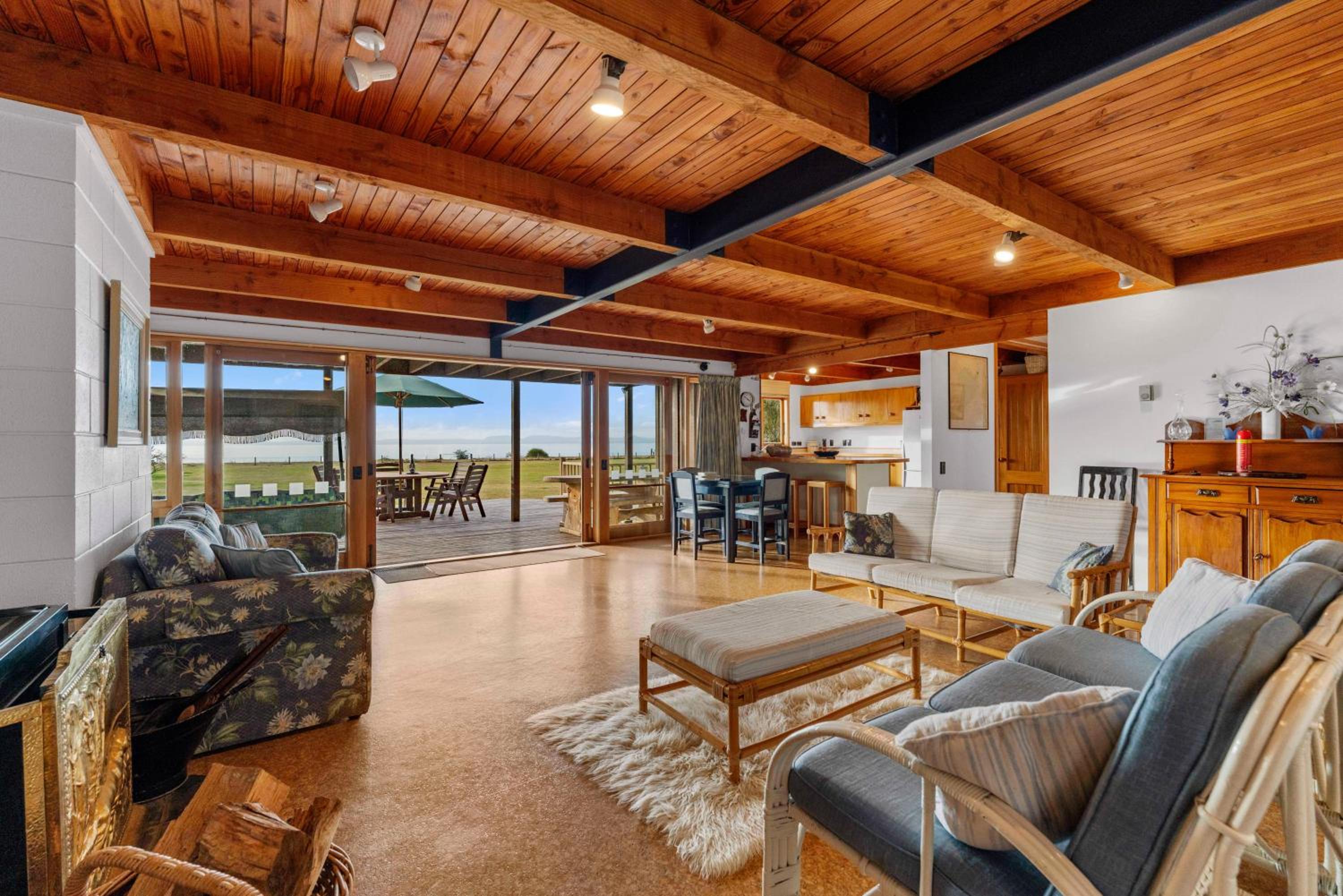Lakefront Retreat - Lake Taupo Holiday Home view 4