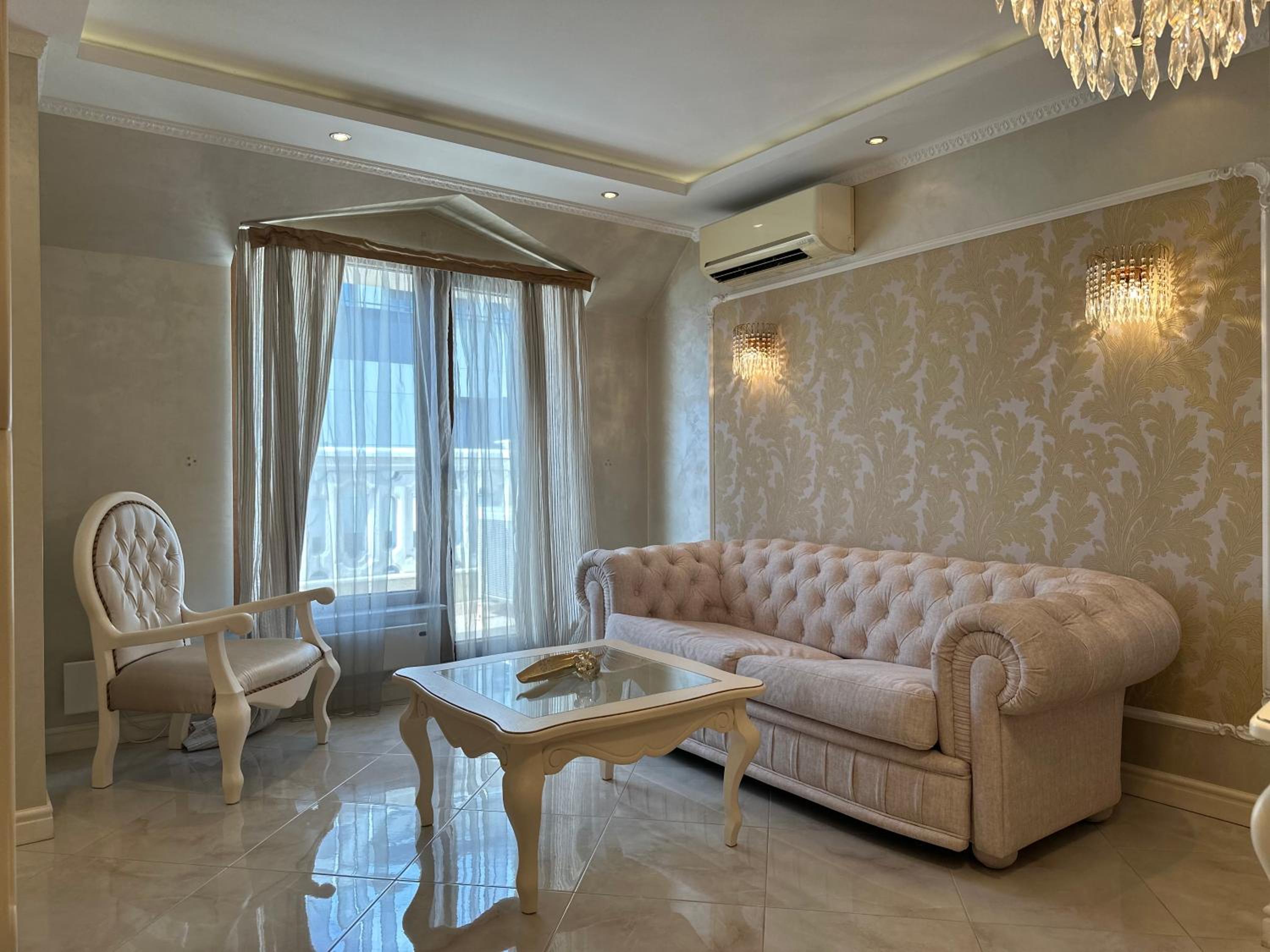 Hotel Yo Two - Central Varna Lux Apartment With Parking