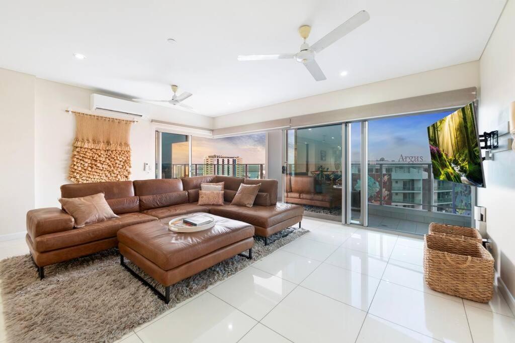 Skytower Wonder Ocean View Balcony - Pool - Office
