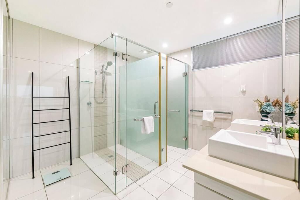 Skytower Wonder Ocean View Balcony - Pool - Office