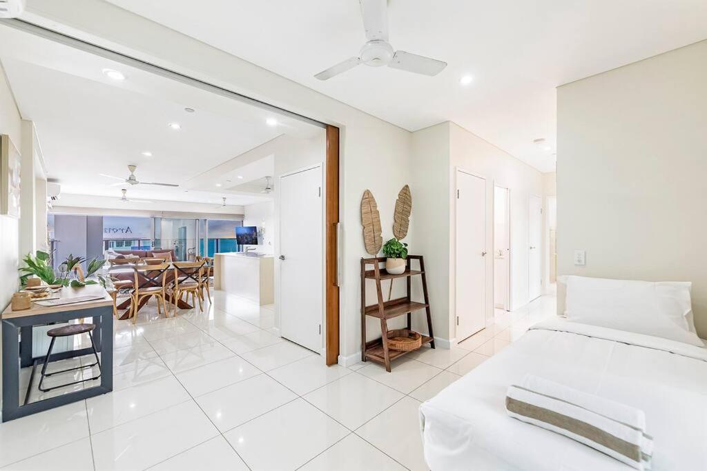 Skytower Wonder Ocean View Balcony - Pool - Office