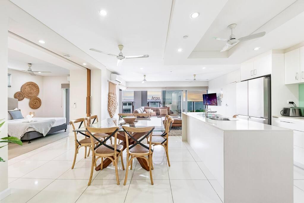Skytower Wonder Ocean View Balcony - Pool - Office