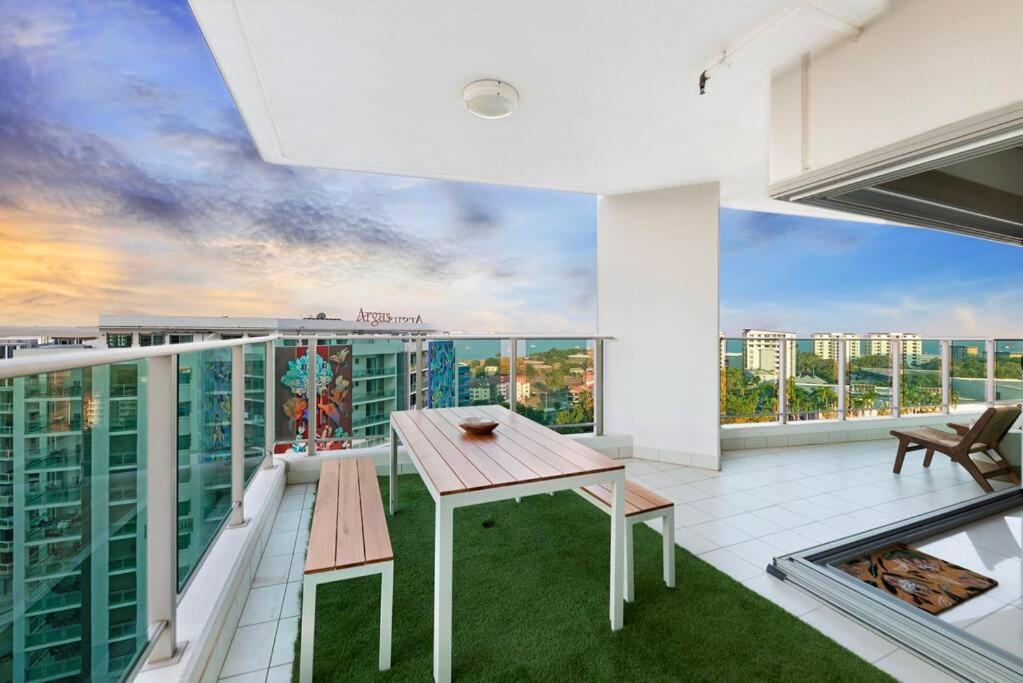 Skytower Wonder Ocean View Balcony - Pool - Office