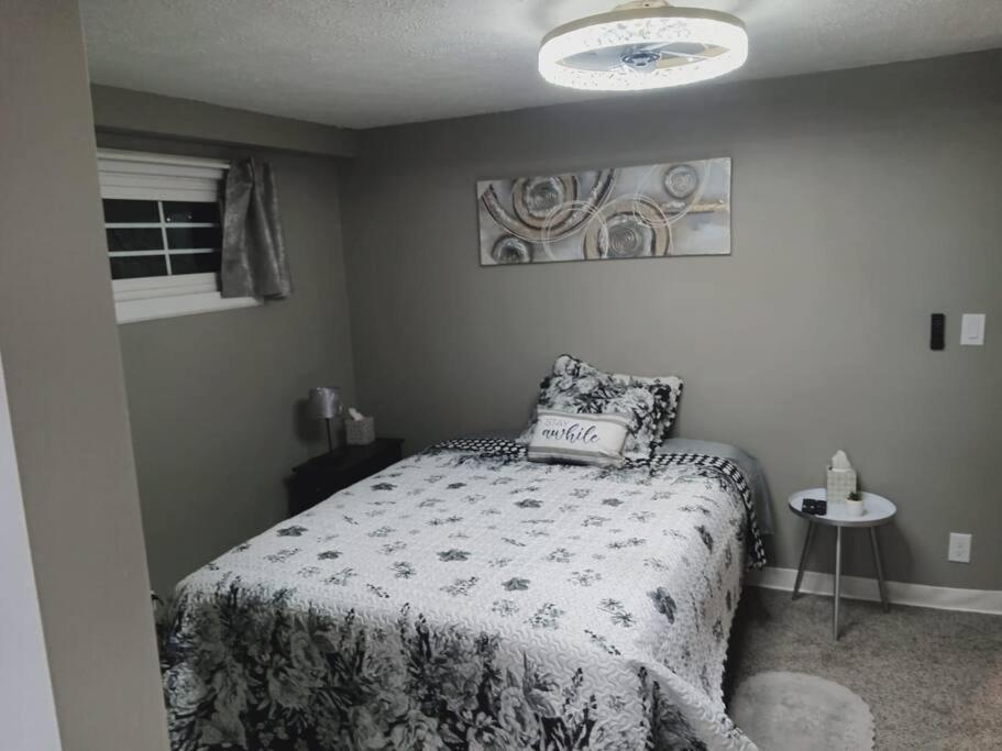 Stunning 2 bedroom and 2 bath mobile home view 5