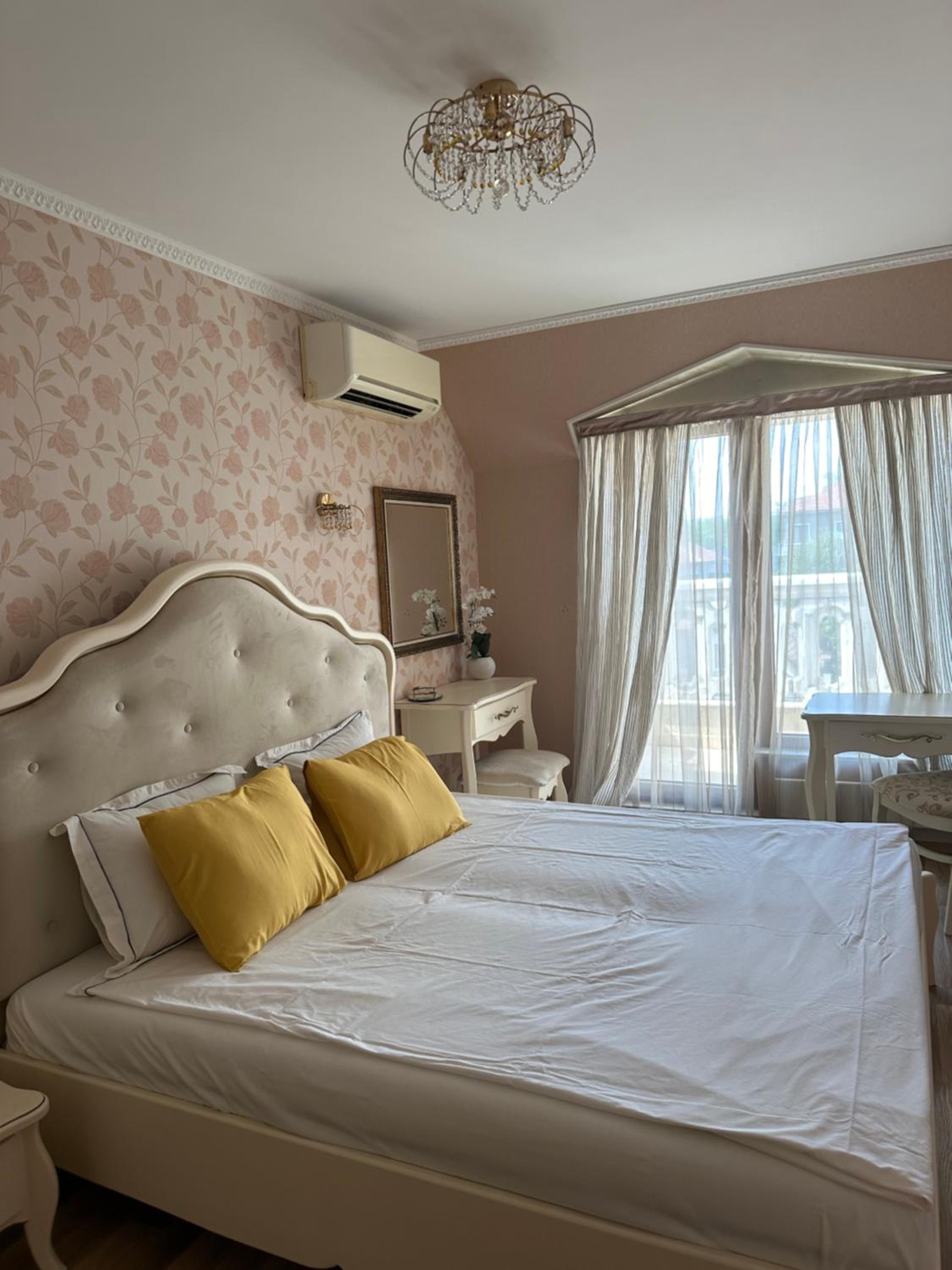 Yo Two - Central Varna Lux Apartment with Parking