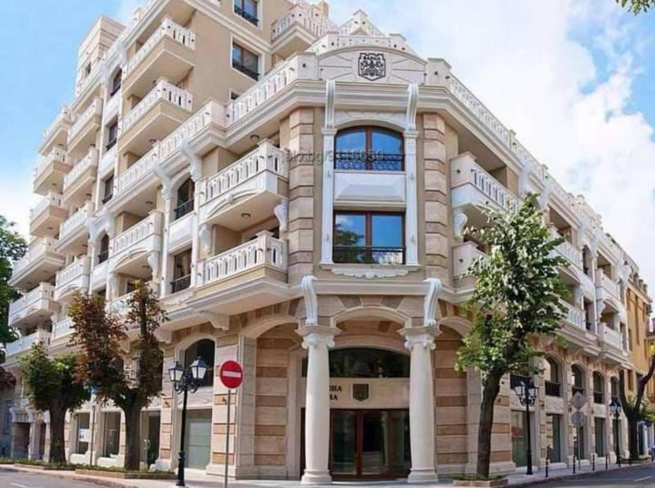 Yo Two - Central Varna Lux Apartment with Parking