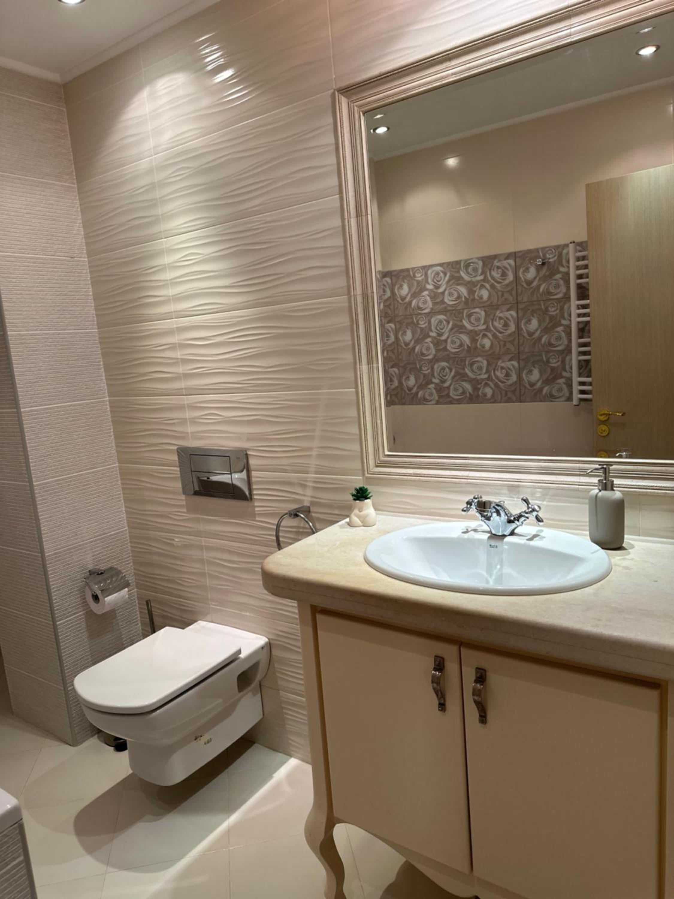 Yo Two - Central Varna Lux Apartment with Parking