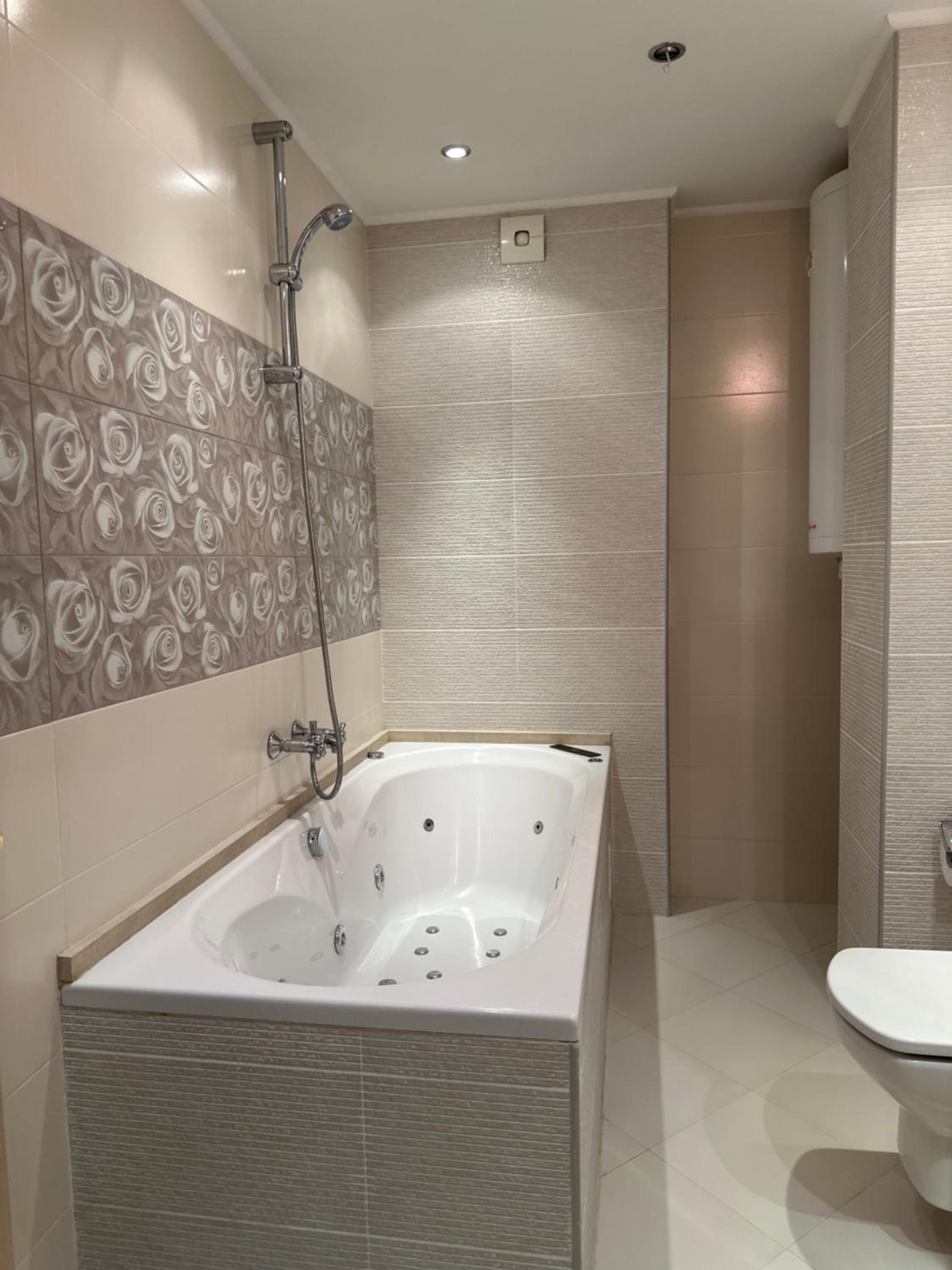 Yo Two - Central Varna Lux Apartment with Parking